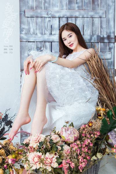 [头条女神TouTiao] 易阳 我的花漾年华Xiuren秀人写真高清美女套图写真下载-看套图看套图