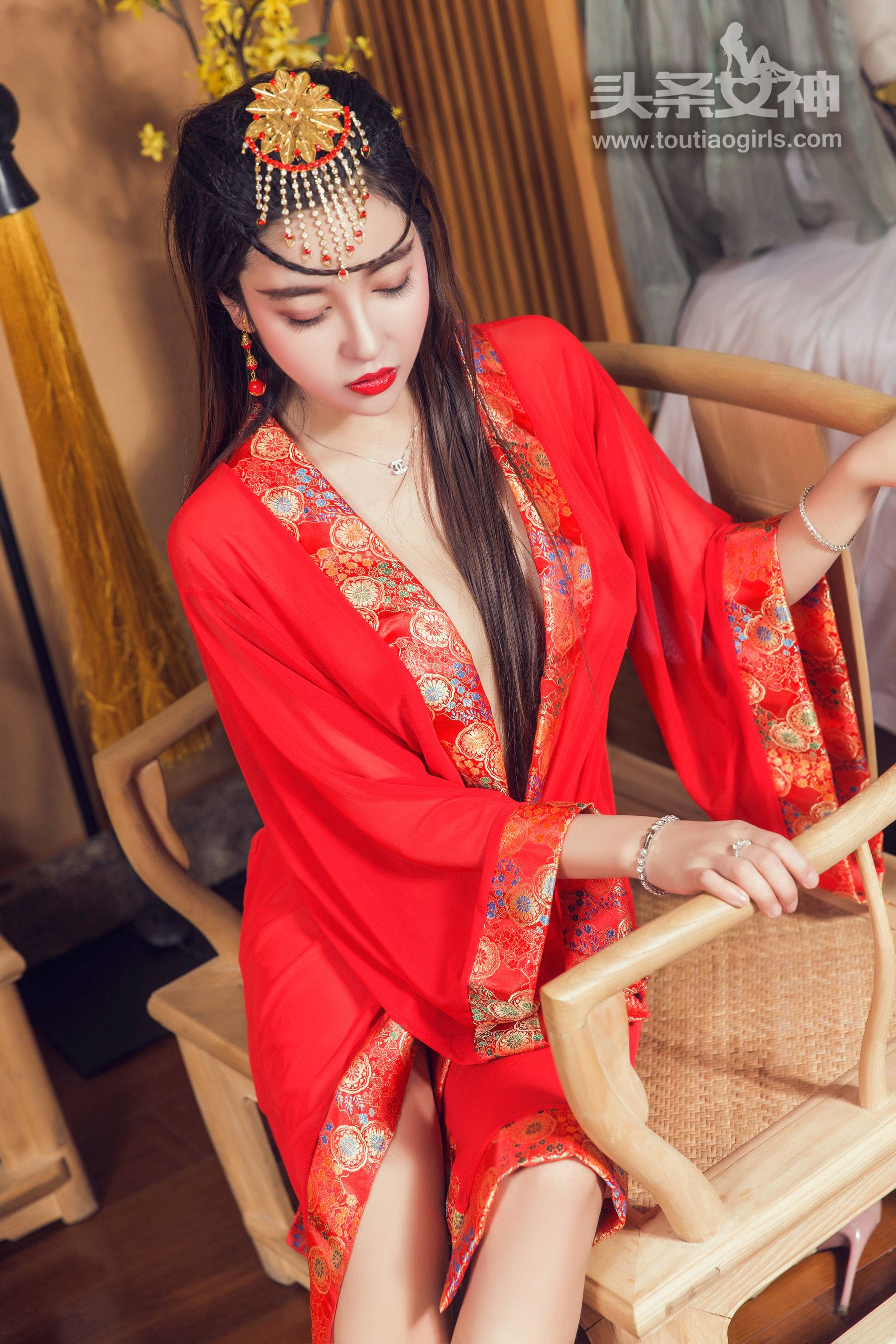 李梓熙《SSS级熟女》 [头条女神]Xiuren秀人写真高清美女套图写真下载-看套图看套图