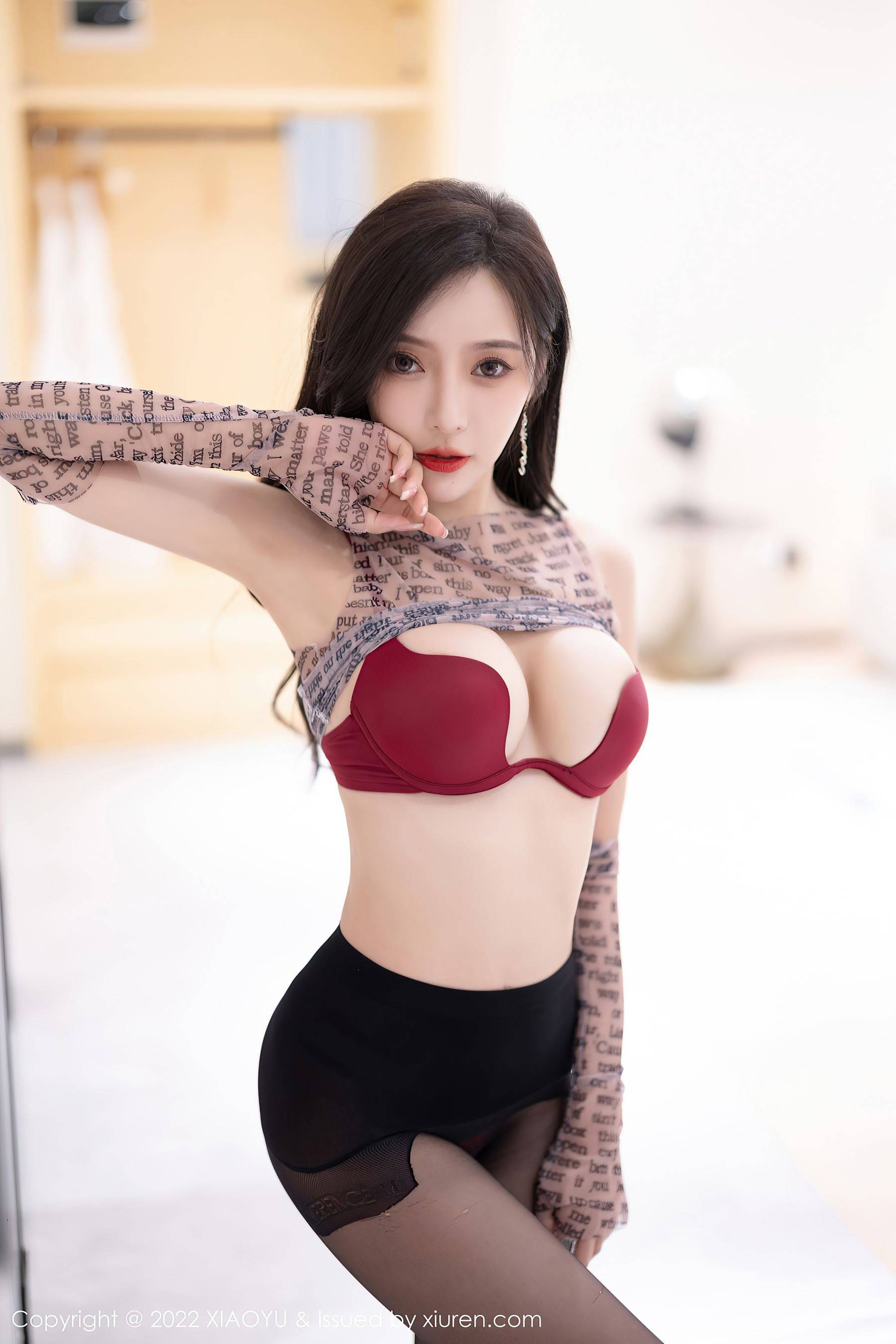 [XIAOYU语画界] VOL.916 王馨瑶yanni 黑丝美腿-看套图