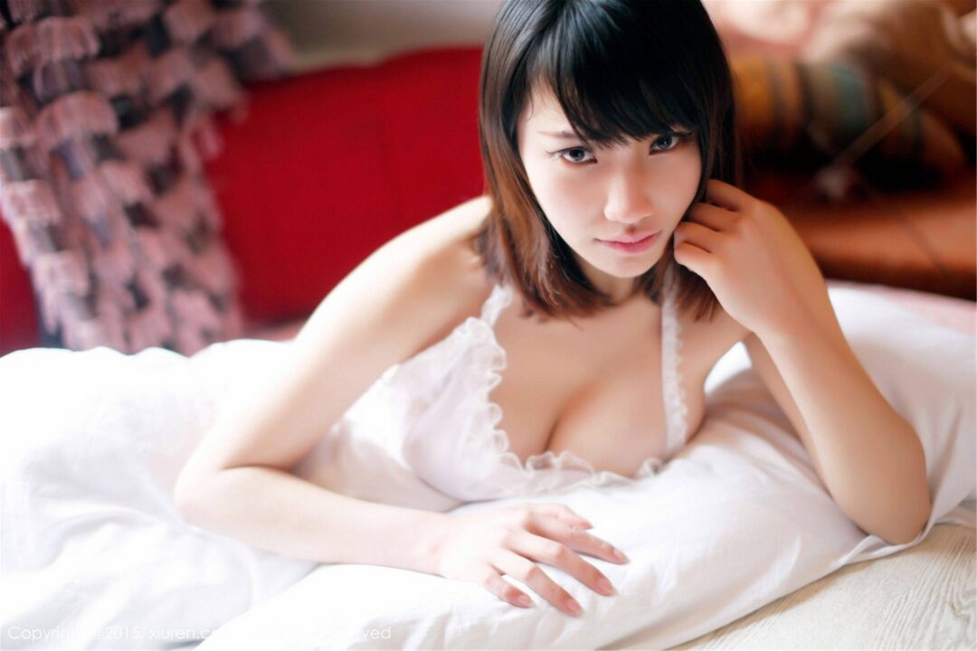 颜浅浅Cindy《挤胸+睡衣系列》 [秀人网XiuRen] No.270-看套图