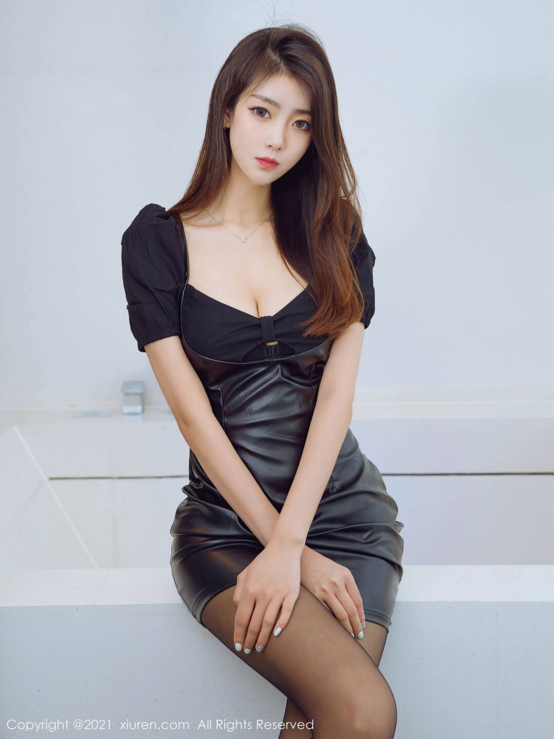 [秀人XiuRen] No.3858 可樂Vicky-看套图