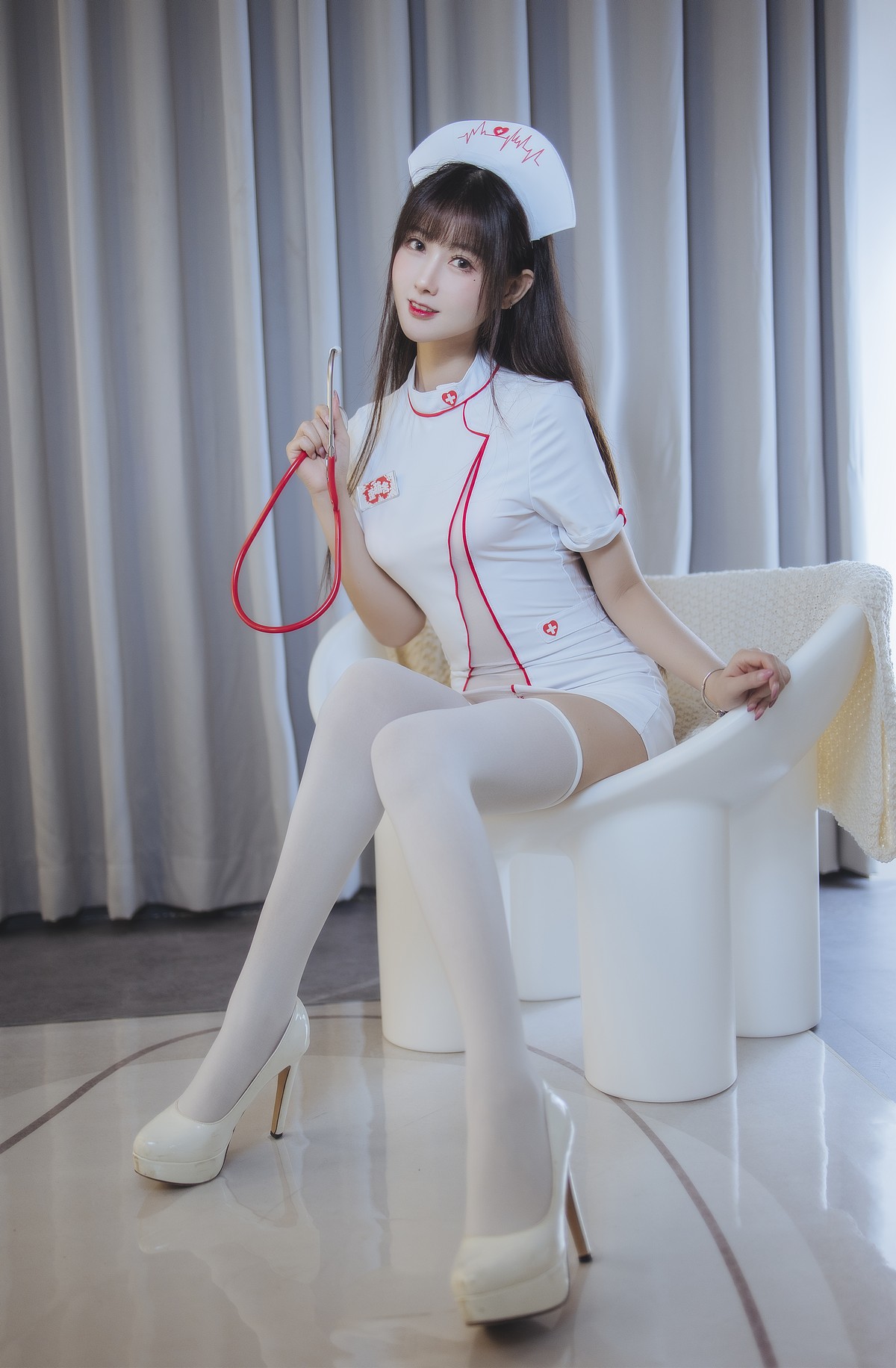 网络美女羽生三未护士主题性感白色护士短裙配白丝袜秀完美身材迷人诱惑写真32P-最新发布论坛-免费套图-看套图