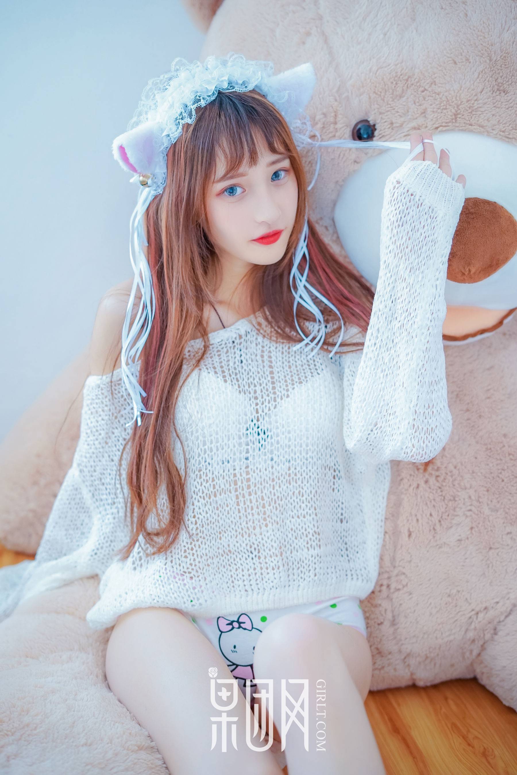 little贝殼《裸露香肩美背大玩cosplay》 [果团网Girlt] No.022Xiuren秀人写真高清美女套图写真下载-看套图看套图