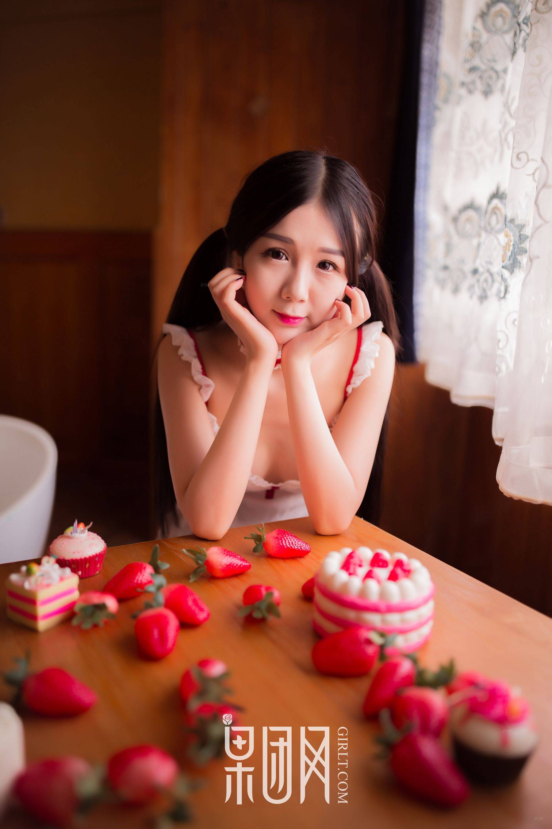 《草莓女孩》 [果团Girlt-熊川纪信] No.024Xiuren秀人写真高清美女套图写真下载-看套图看套图