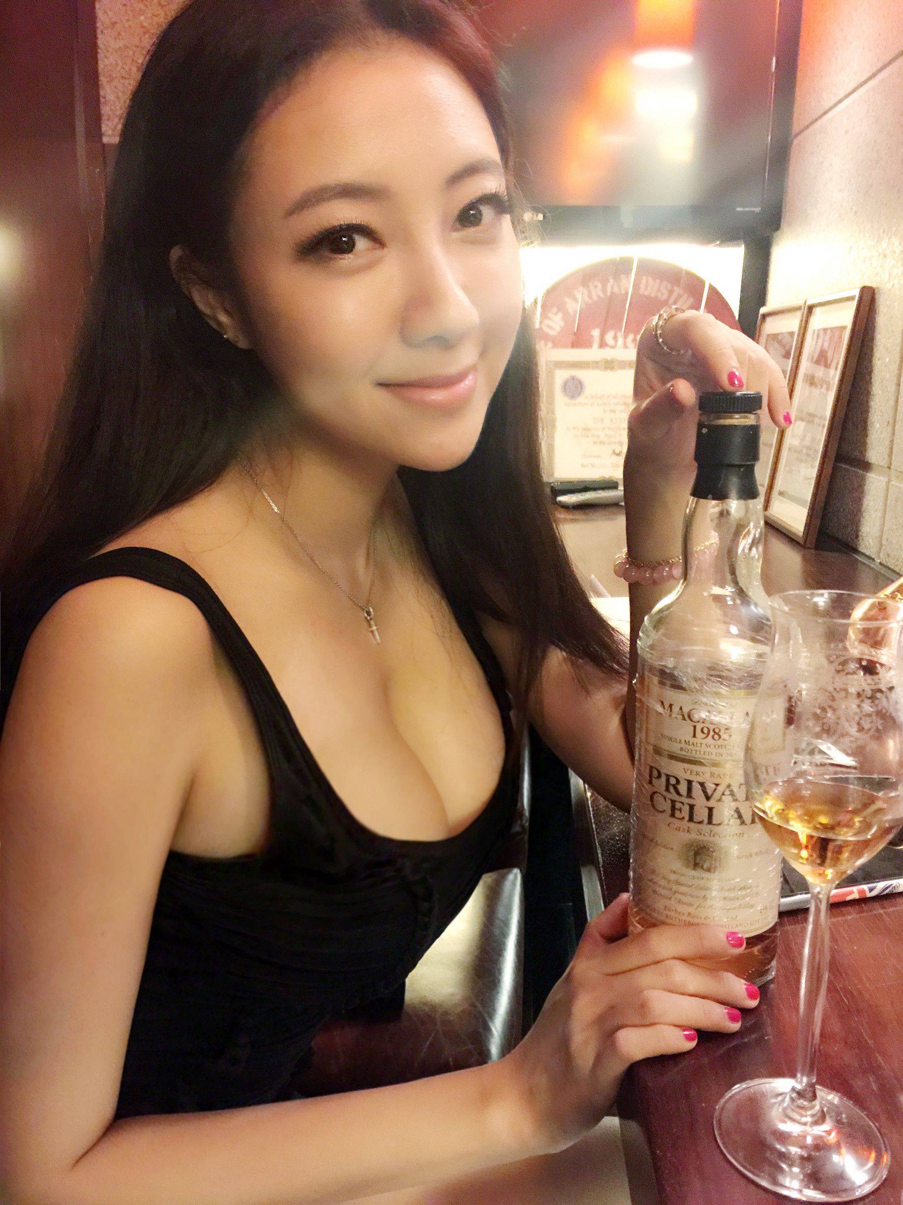 松果儿《艺术系硕士、网红界女神》 [推女郎TuiGirl] No.058Xiuren秀人写真高清美女套图写真下载-看套图看套图