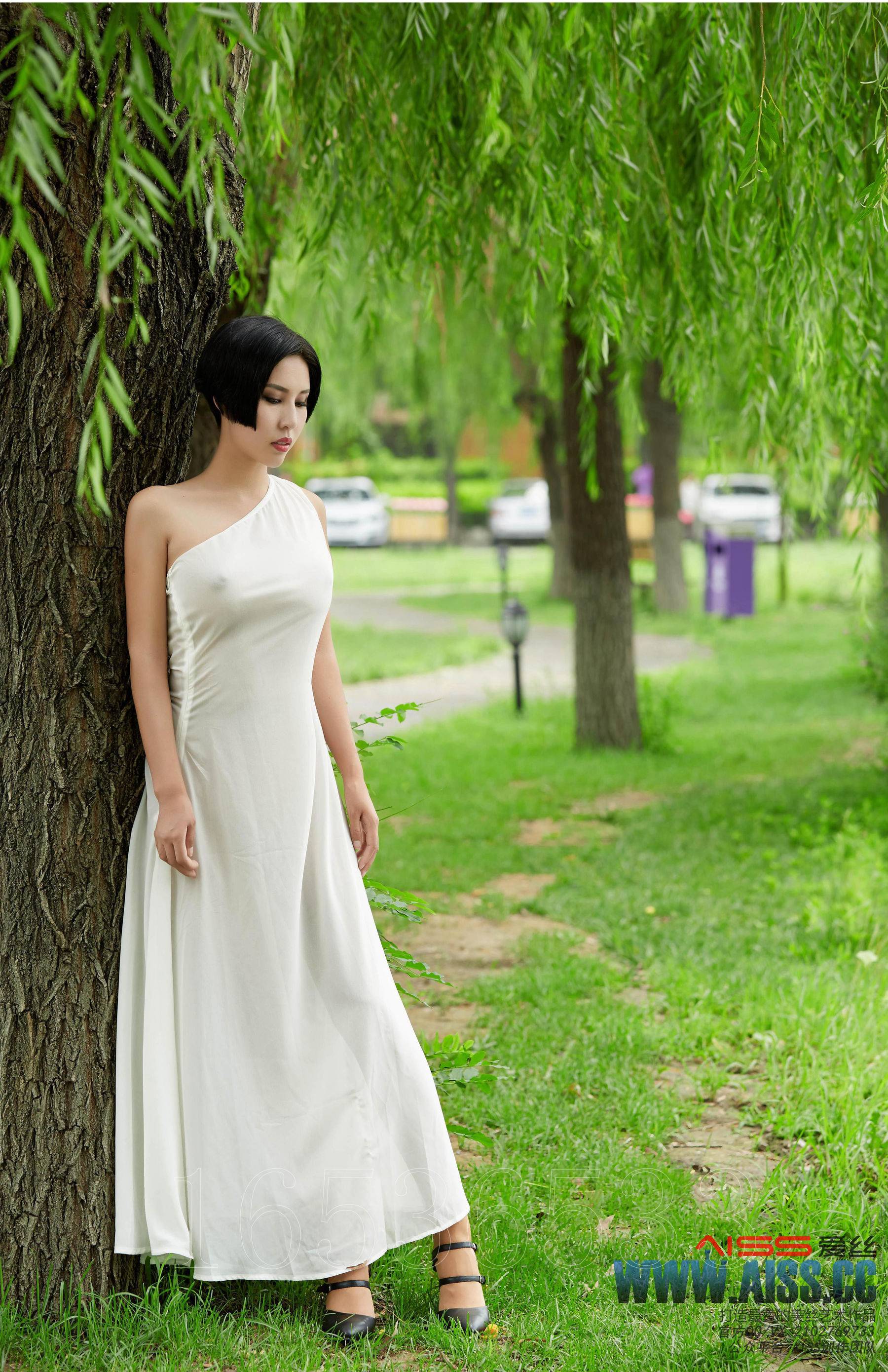 娜依灵儿《美丝灵儿》 [AISS爱丝] F6019Xiuren秀人写真高清美女套图写真下载-看套图看套图