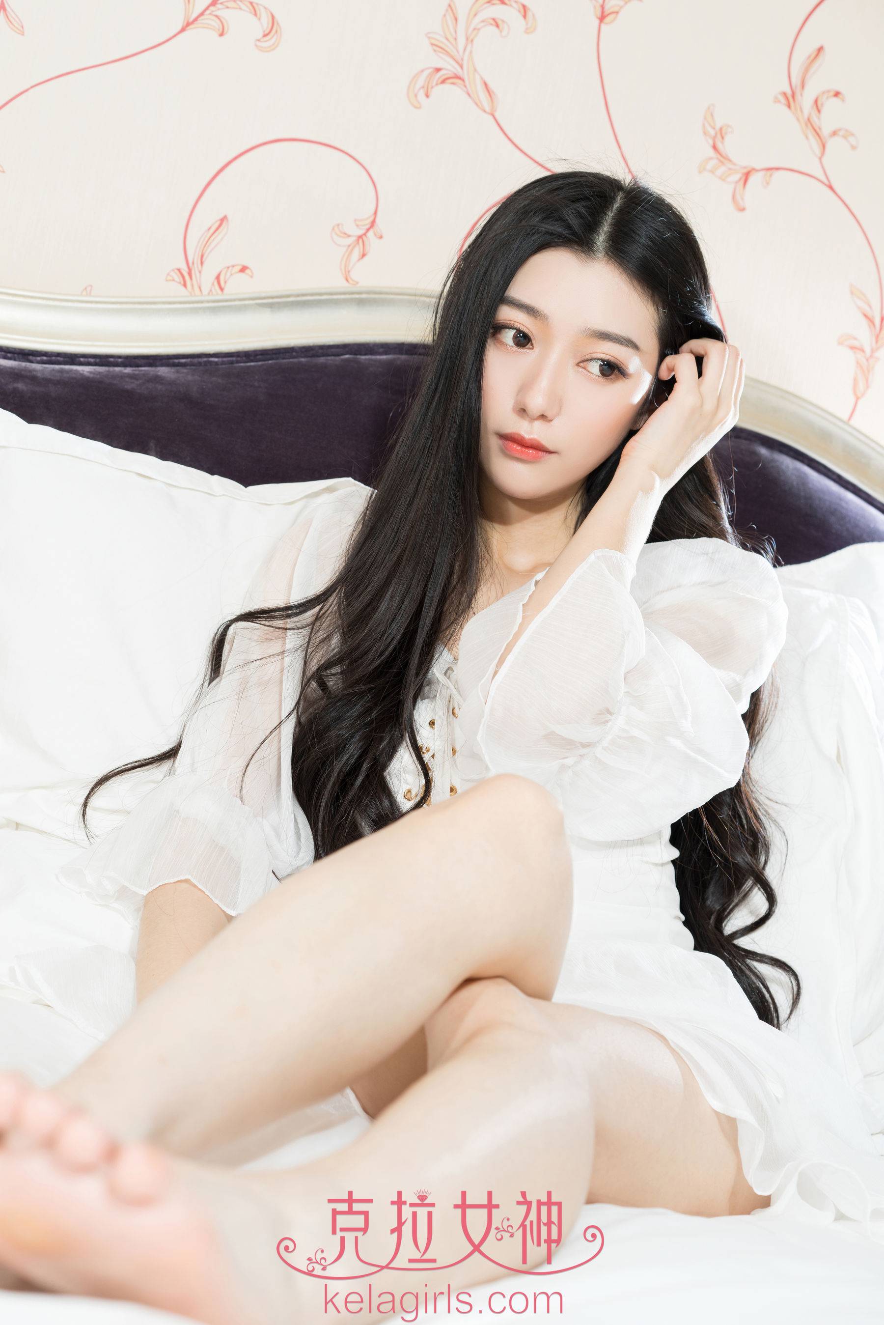小新《云空漫步》 [克拉女神]Xiuren秀人写真高清美女套图写真下载-看套图看套图