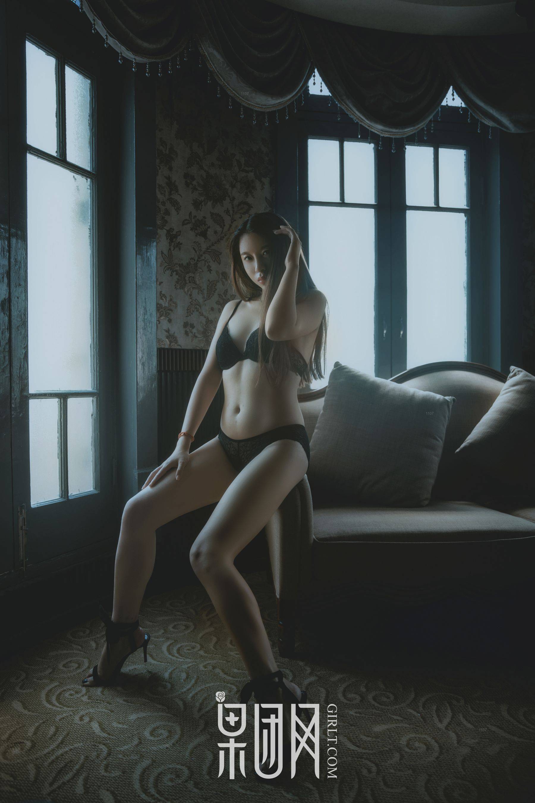 蜂腰翘臀极品人妻 [果团网Girlt] No.061Xiuren秀人写真高清美女套图写真下载-看套图看套图