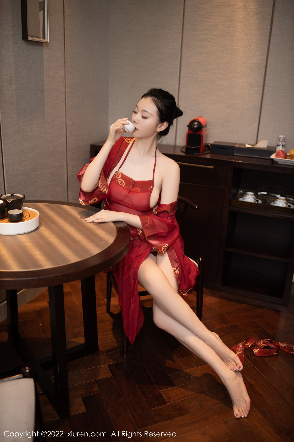 XiuRen第5992期_模特安然anran性感红色轻透薄纱布兜秀曼妙身姿惹火诱惑写真80P-看套图