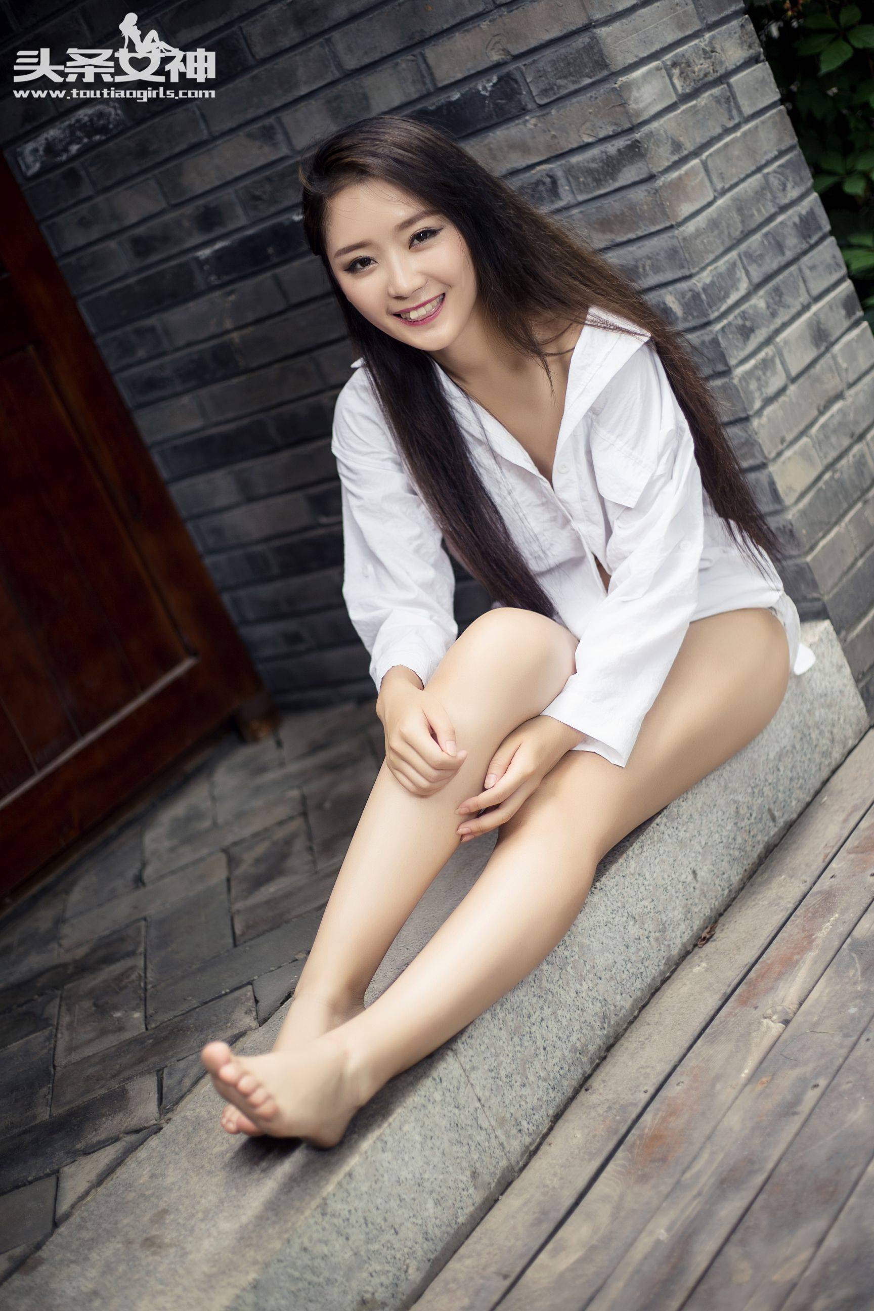 张晓雅/小雅《清纯白衬衫》 [头条女神]Xiuren秀人写真高清美女套图写真下载-看套图看套图
