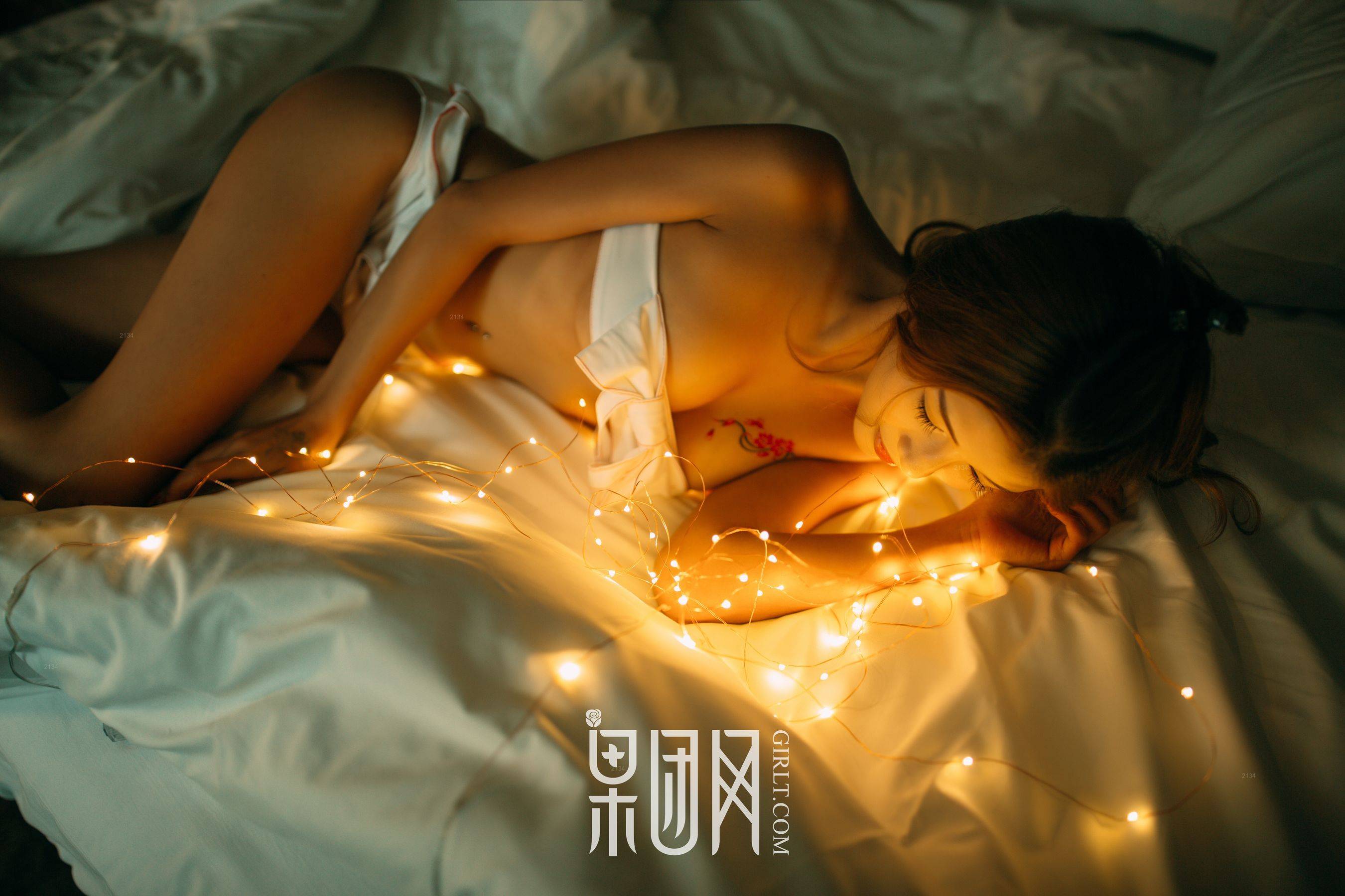 《霓光灯下的少女》 [果团Girlt]熊川纪信 No.011Xiuren秀人写真高清美女套图写真下载-看套图看套图