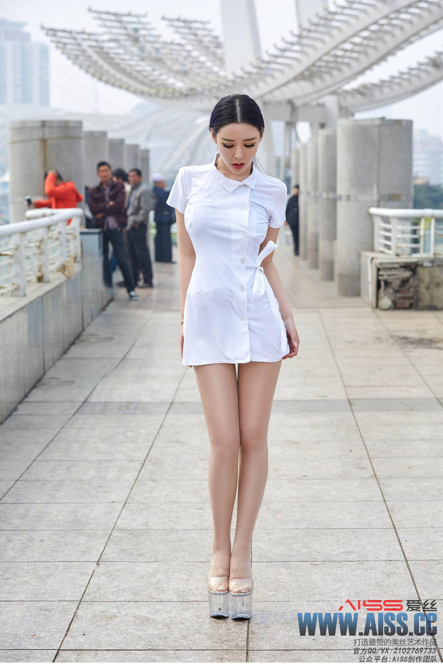 索菲《穿行》 [AISS爱丝] F6022Xiuren秀人写真高清美女套图写真下载-看套图看套图