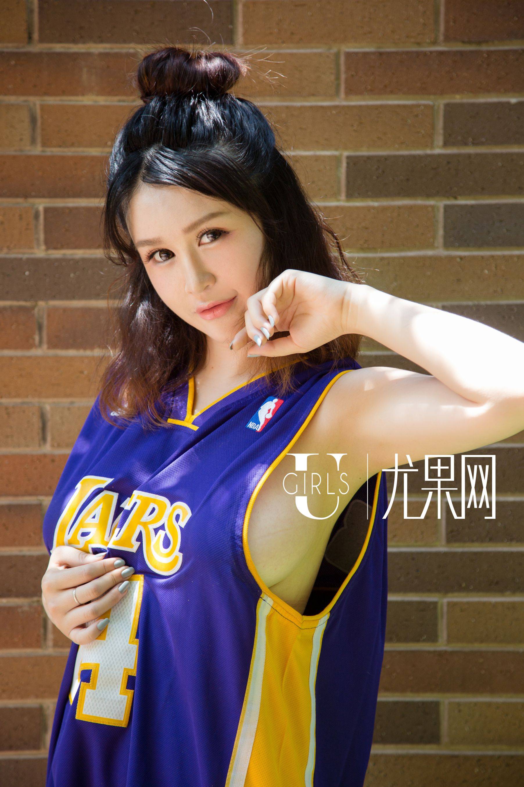 [尤果网Ugirls] U198 童颜巨乳颜爱泽Xiuren秀人写真高清美女套图写真下载-看套图看套图