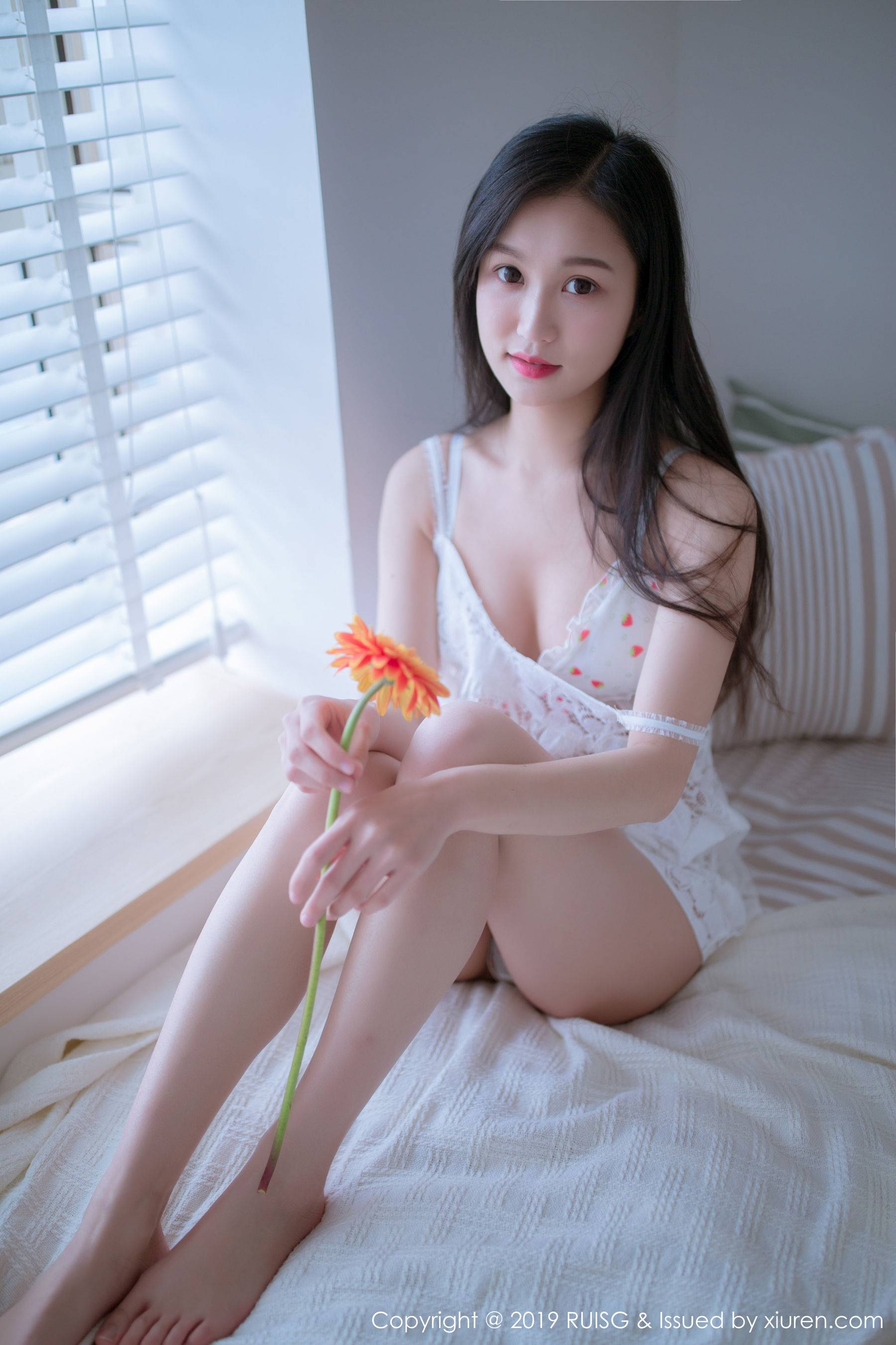 [瑞丝馆RUISG] Vol.068 深紫JulieXiuren秀人写真高清美女套图写真下载-看套图看套图