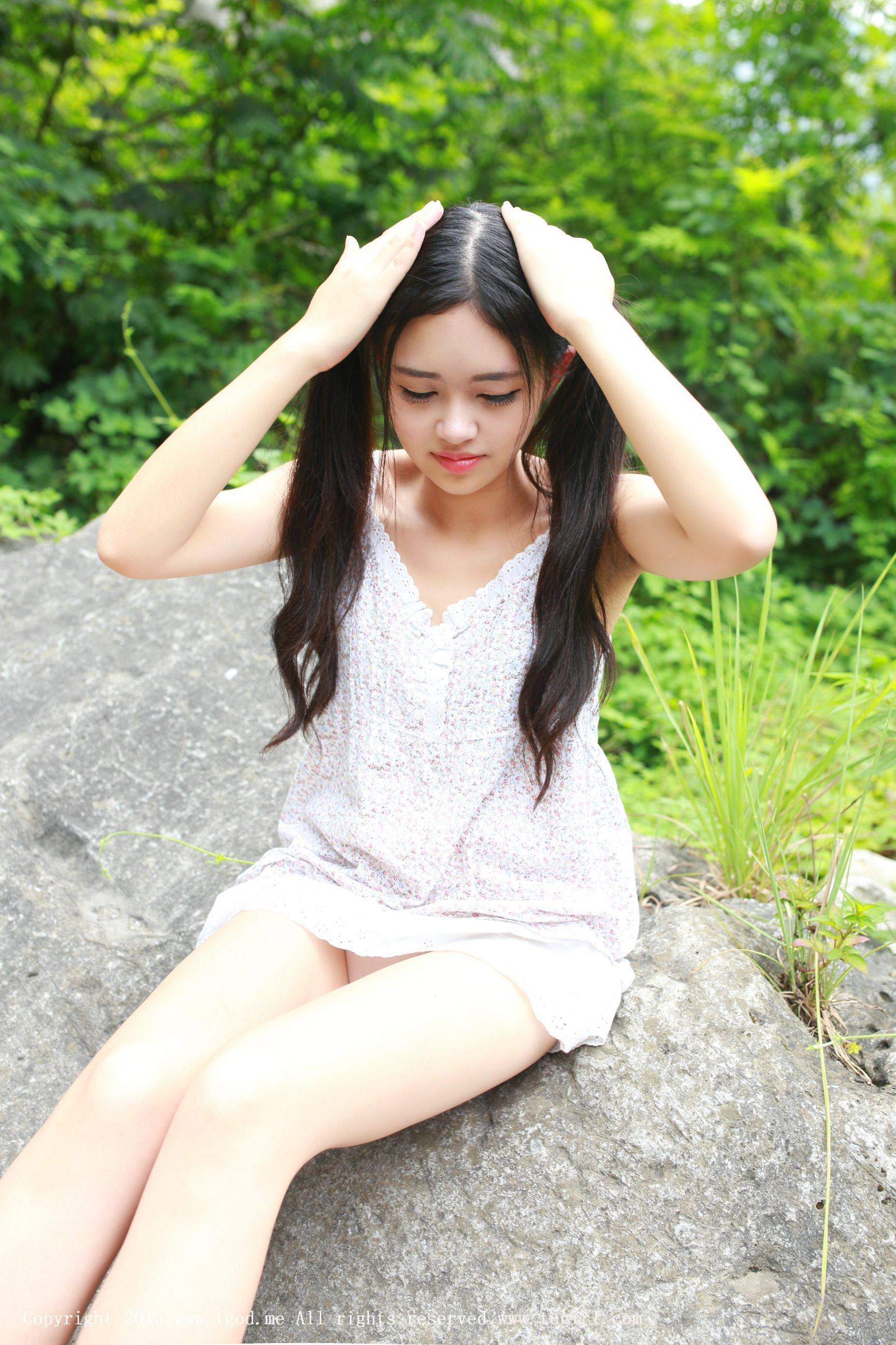 果味包子《空山新雨后》II小清新 [TGOD推女神]Xiuren秀人写真高清美女套图写真下载-看套图看套图
