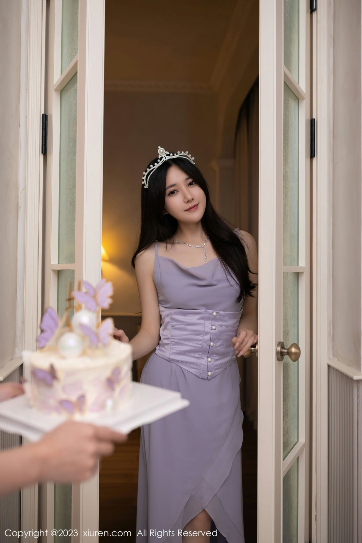 图片[1]-XiuRen第6286期_模特鱼子酱Fish生日篇主题紫灰色连衣长裙秀曼妙身姿迷人写真83P-推荐论坛-免费套图-看套图