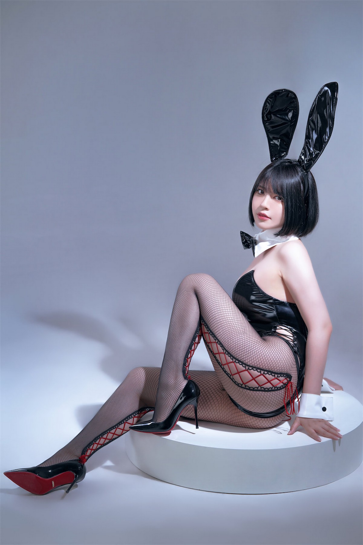 网络美女索索半半子Bunny主题性感黑色皮质连体衣配黑丝网袜秀完美身材诱惑写真75P-最新发布论坛-免费套图-看套图