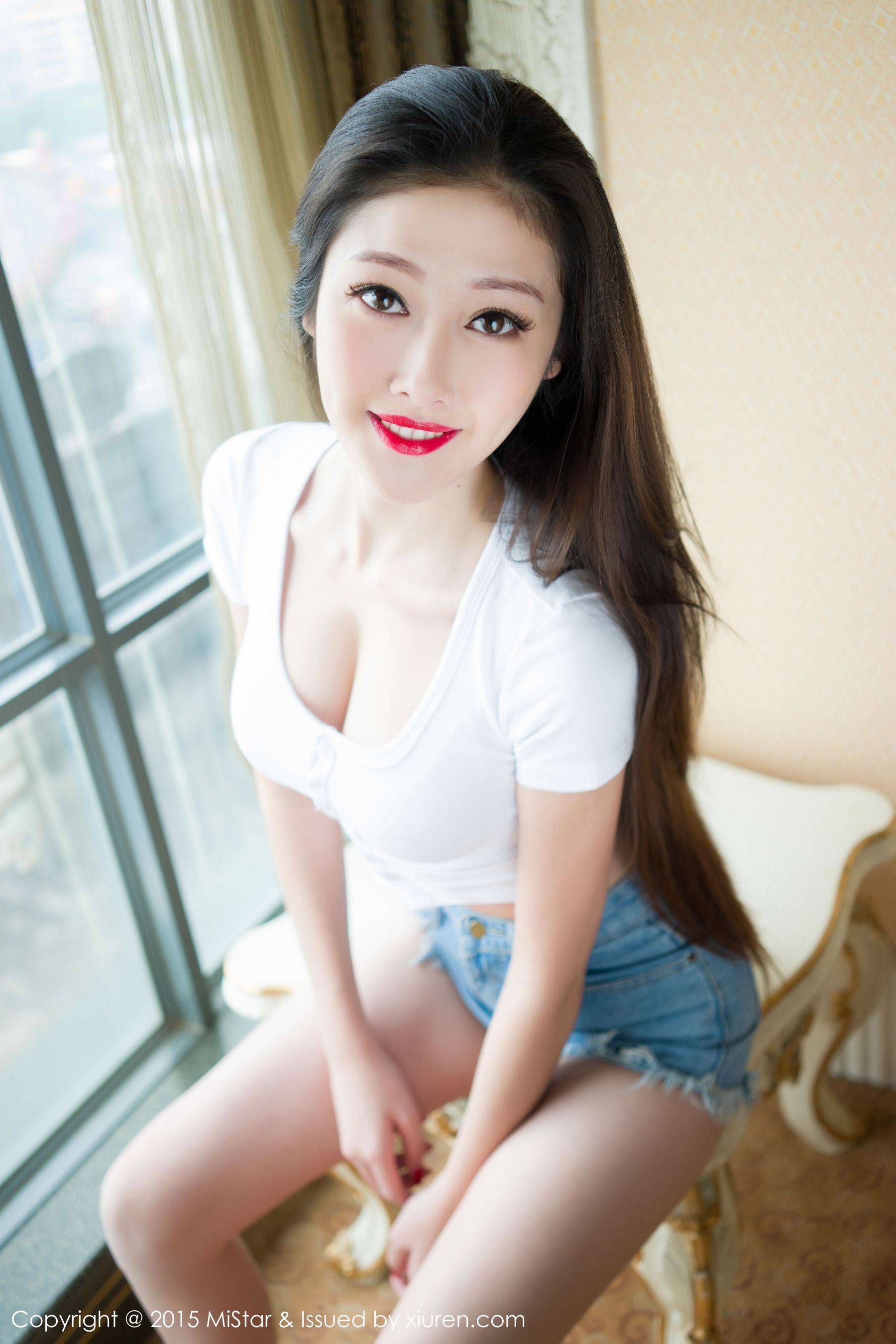 夏妍《牛仔热裤+丁字裤美臀》 [魅妍社MiStar] Vol.028Xiuren秀人写真高清美女套图写真下载-看套图看套图