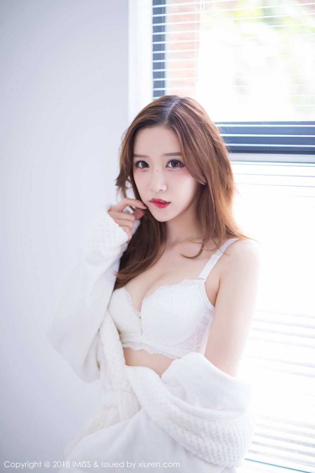 模特小琳《甜美新人》 [爱蜜社IMiss] Vol.233Xiuren秀人写真高清美女套图写真下载-看套图看套图