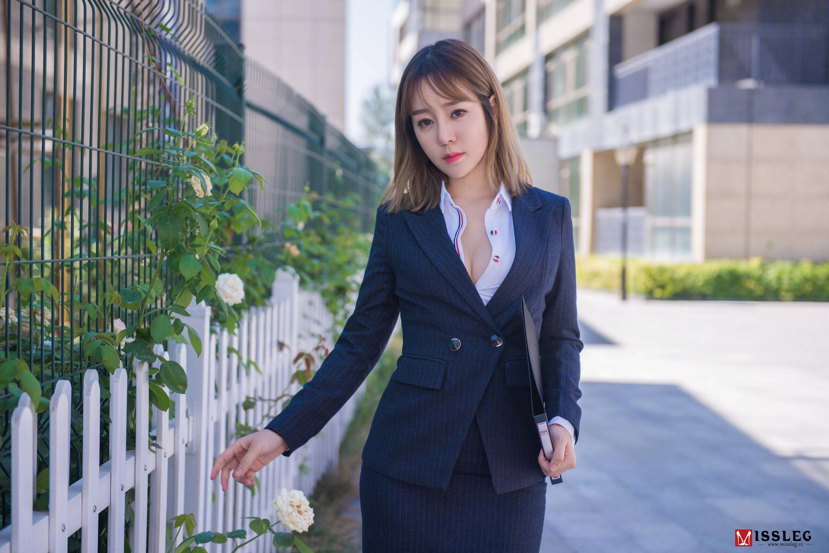 [蜜丝MISSLEG] V003 王语纯 《撕裂的OL》Xiuren秀人写真高清美女套图写真下载-看套图看套图
