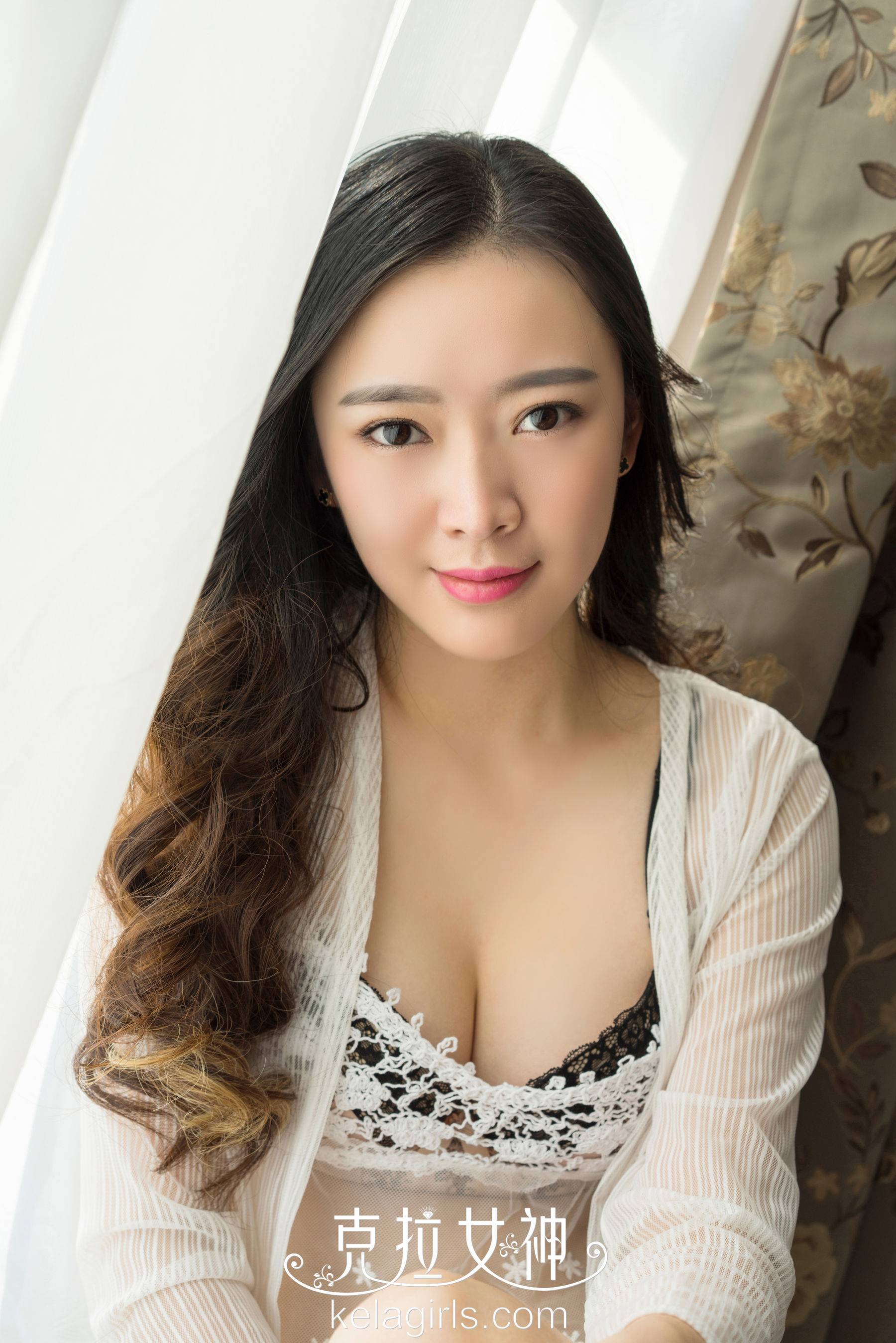 珊珊《惊艳绝尘》 [克拉女神]Xiuren秀人写真高清美女套图写真下载-看套图看套图