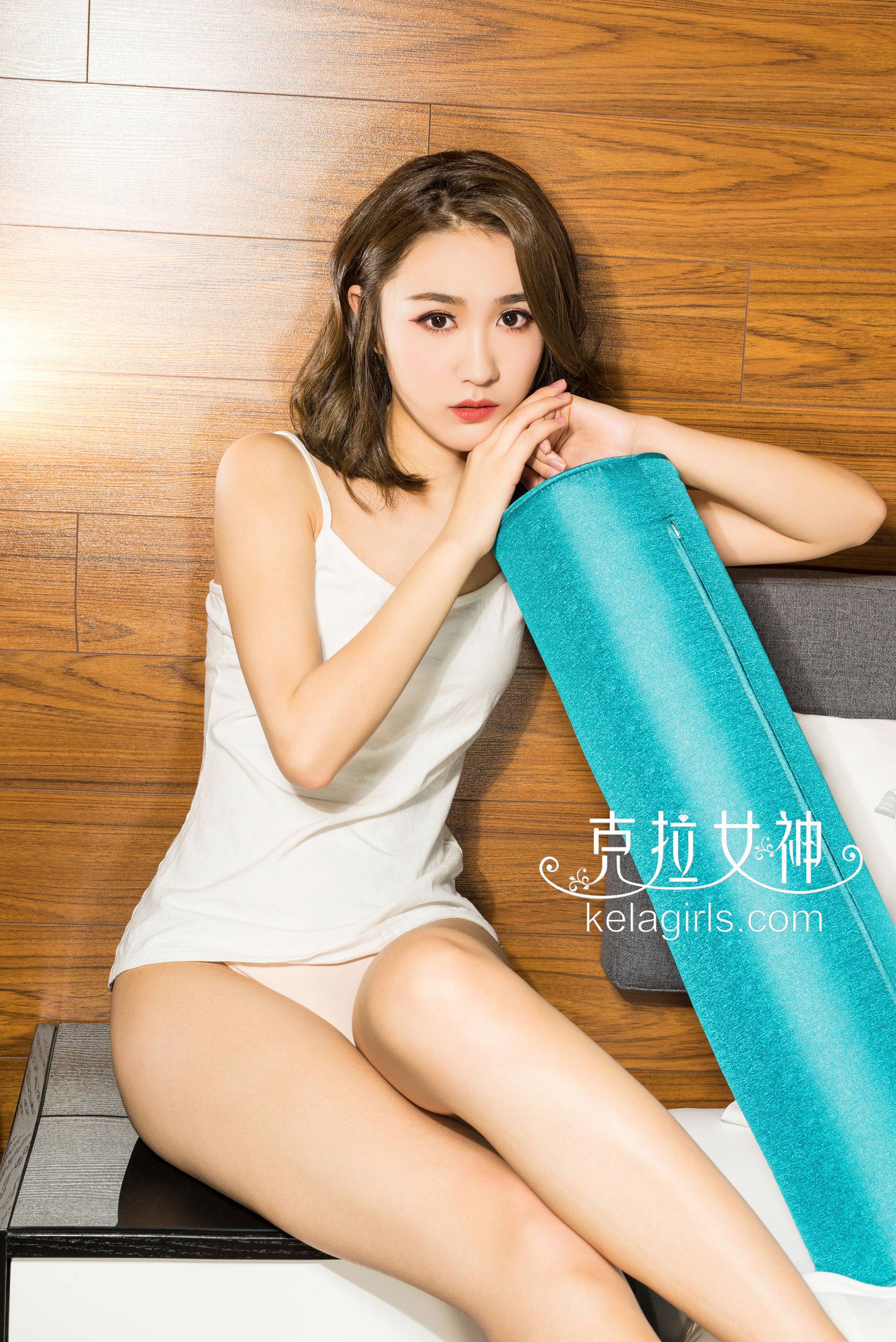 彤萱《夏日派对》 [克拉女神]Xiuren秀人写真高清美女套图写真下载-看套图看套图