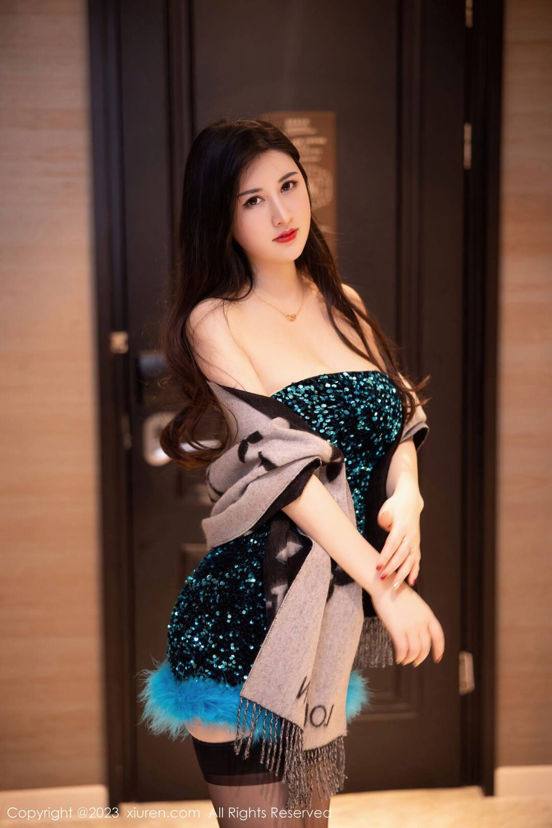 [XiuRen秀人网] No.6384 诗诗kiki 黑丝美臀Xiuren秀人写真高清美女套图写真下载-看套图看套图