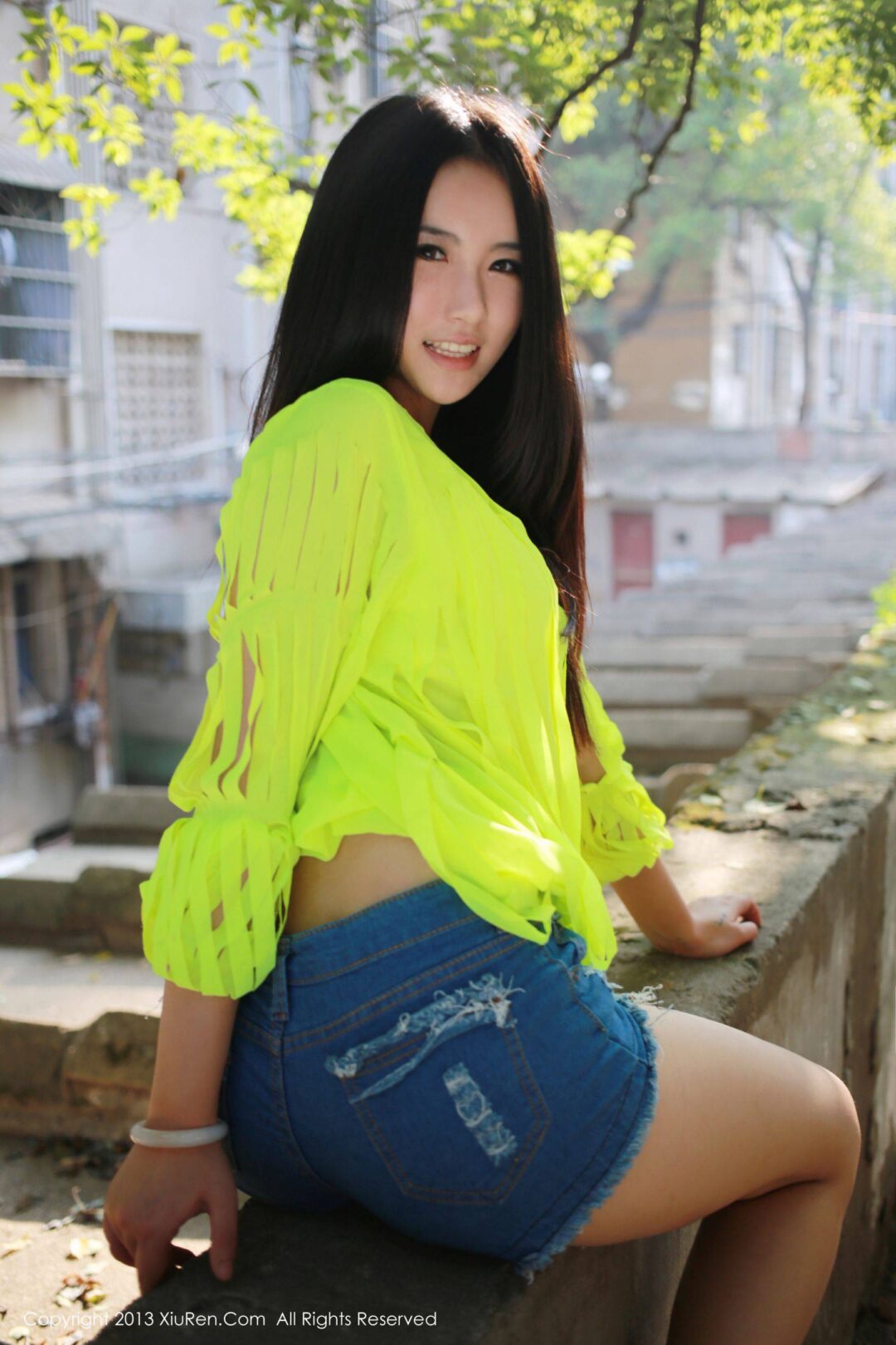MOON嘉依 [秀人网XiuRen] No.017Xiuren秀人写真高清美女套图写真下载-看套图看套图