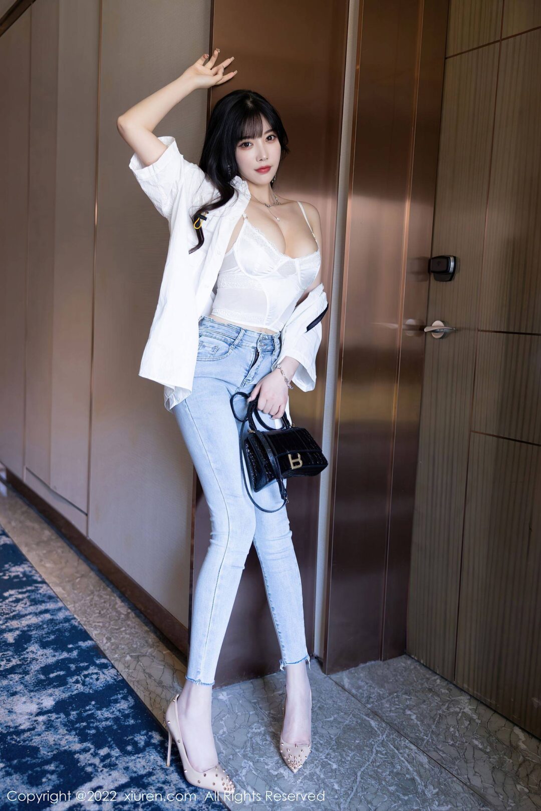 [XiuRen秀人网] No.5614 杨晨晨YomeXiuren秀人写真高清美女套图写真下载-看套图看套图
