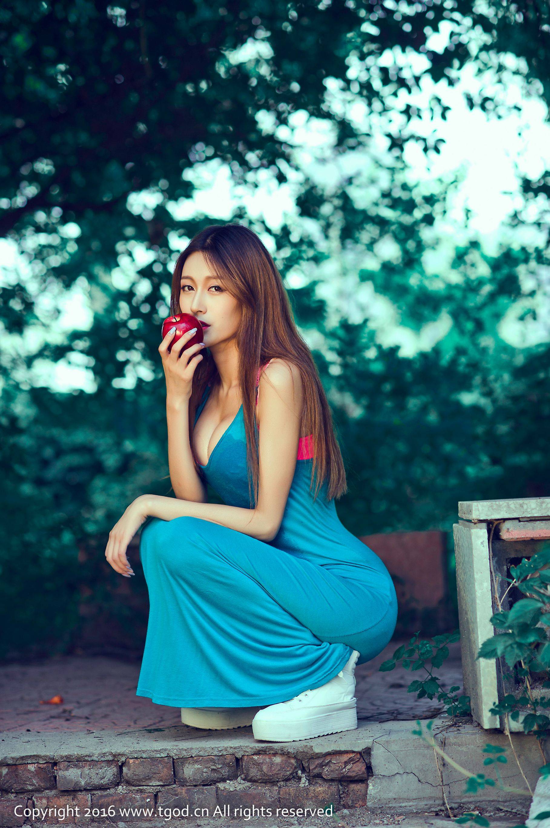 耿晶《水蛇腰身圆润翘臀真女神》 [推女神TGOD]Xiuren秀人写真高清美女套图写真下载-看套图看套图