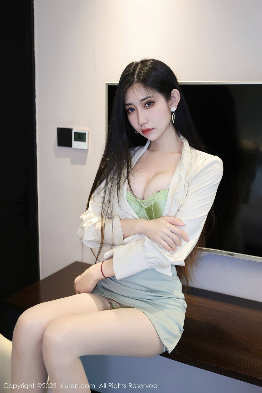 [XiuRen秀人网] No.6547 依娜Yina 短裙美腿Xiuren秀人写真高清美女套图写真下载-看套图看套图