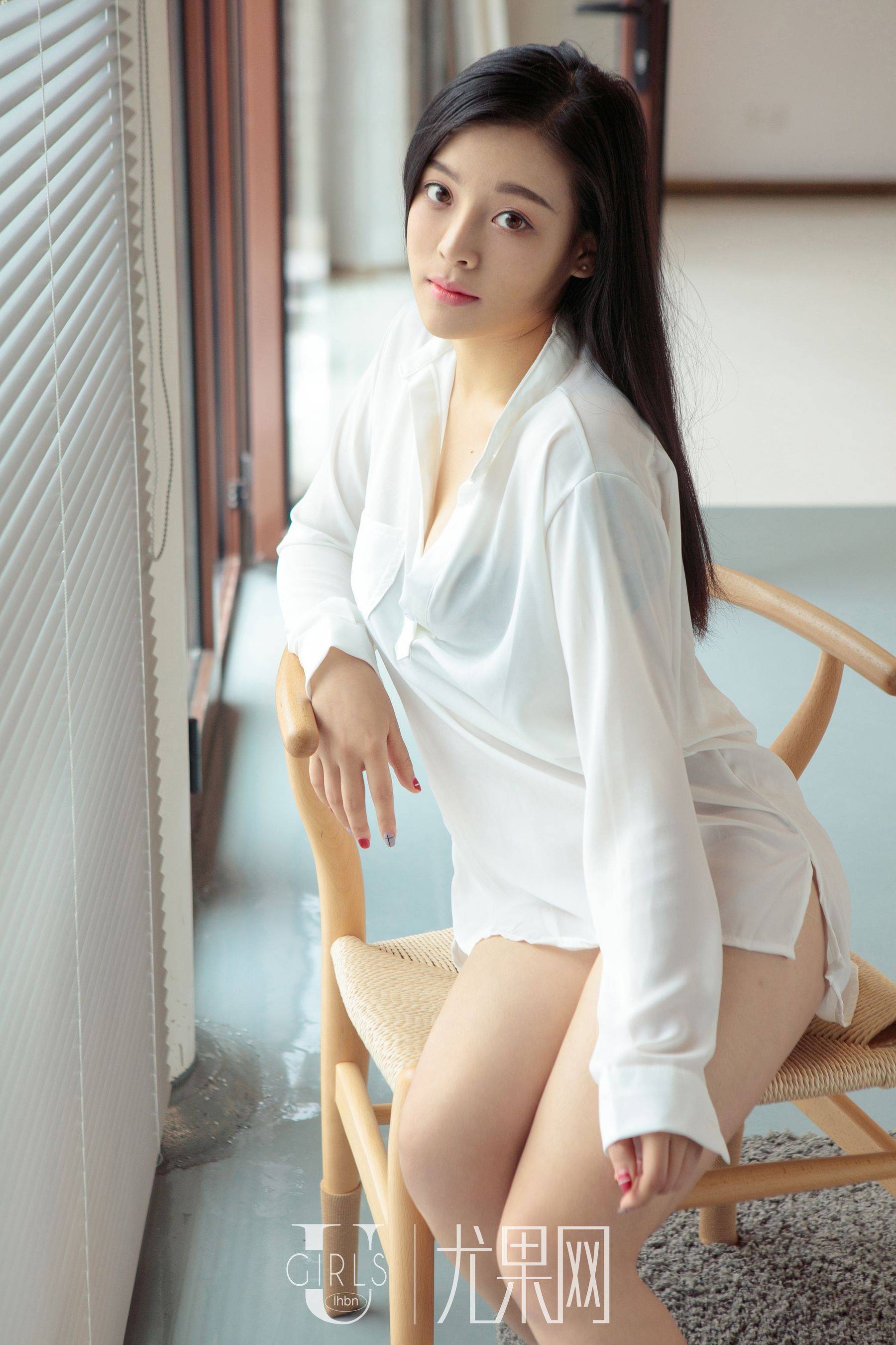 凌菲 [尤果网Ugirls] U302Xiuren秀人写真高清美女套图写真下载-看套图看套图