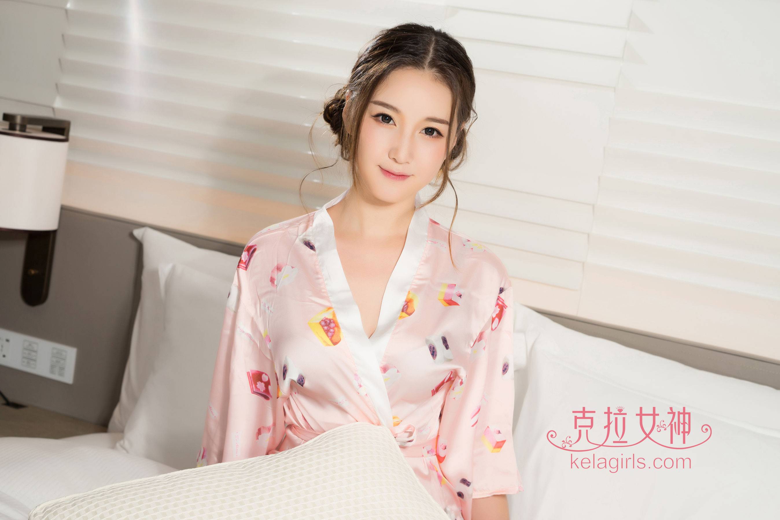 杨暖《面若桃花》[克拉女神Kelagirls]Xiuren秀人写真高清美女套图写真下载-看套图看套图