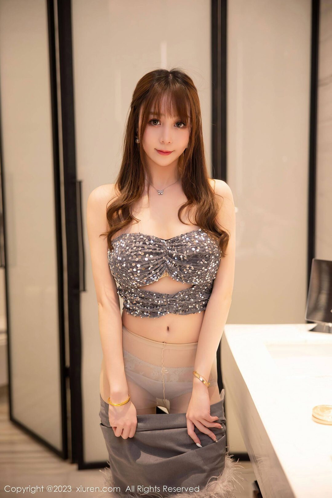 [XiuRen秀人网] No.6184 水水er 丝袜美腿-看套图