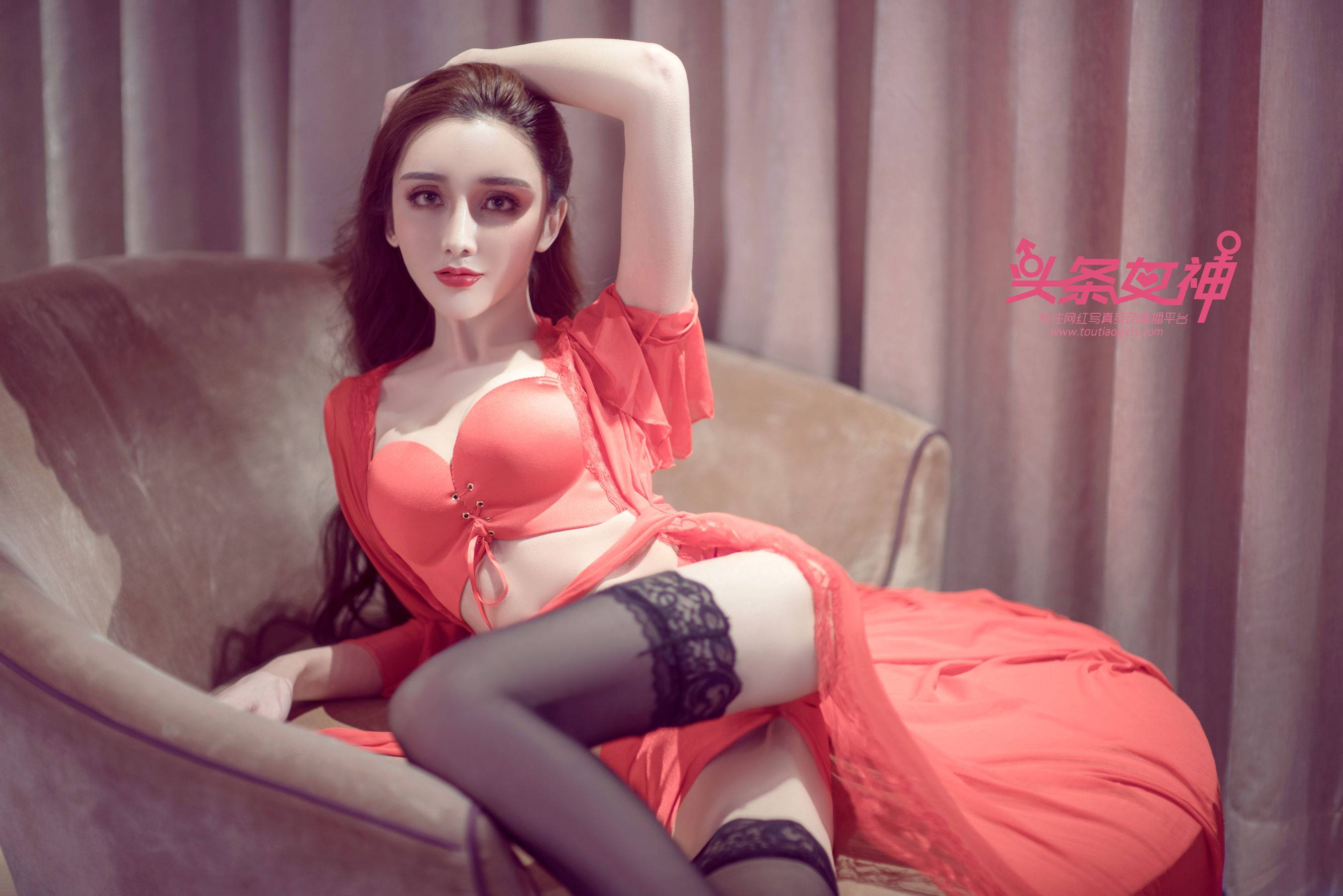 瓦娅/阿依努尔瓦娅《公主恋人》 [头条女神Toutiaogirls]Xiuren秀人写真高清美女套图写真下载-看套图看套图