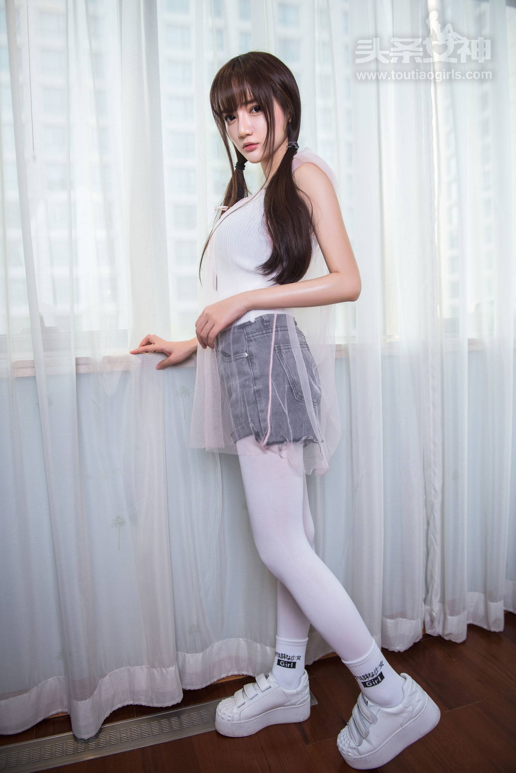 小如镜《白袜子人间物语》 [头条女神]-看套图