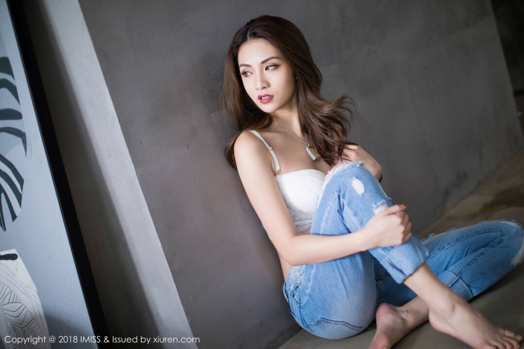 模特Arlie《丹凤双眼似水》 [爱蜜社IMiss] Vol.250Xiuren秀人写真高清美女套图写真下载-看套图看套图