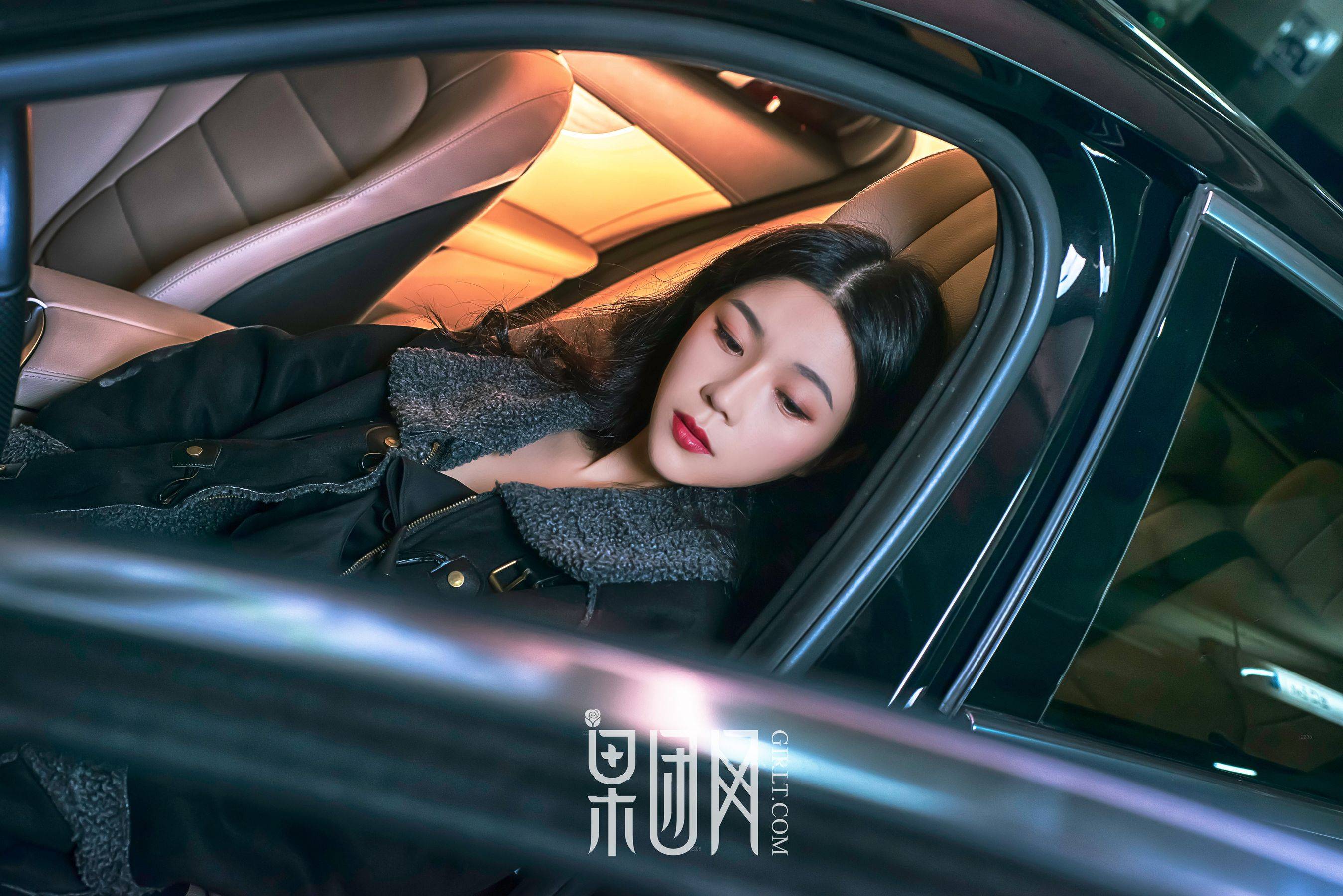 微微《美女vs豪车，你选择哪个！》 [果团网Girlt] No.107Xiuren秀人写真高清美女套图写真下载-看套图看套图