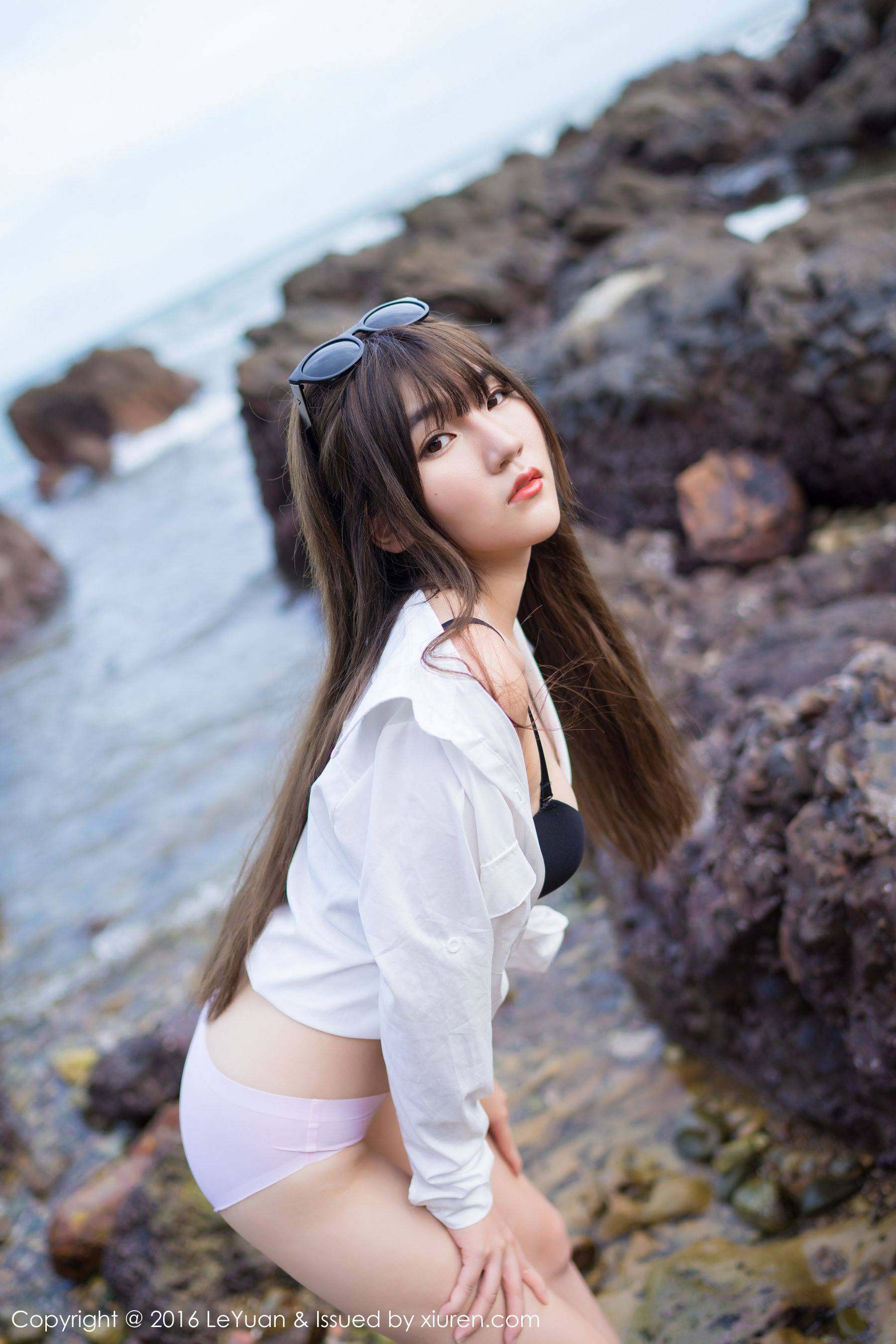 冷不丁《比基尼+白衬衫诱惑》 [星乐园LeYuan] Vol.012Xiuren秀人写真高清美女套图写真下载-看套图看套图