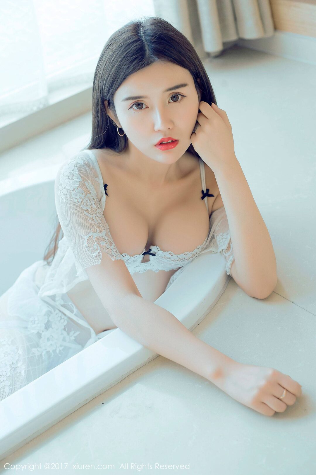 兔子NINA《青春的诱惑和妩媚》 [秀人XIUREN] NO.813-看套图