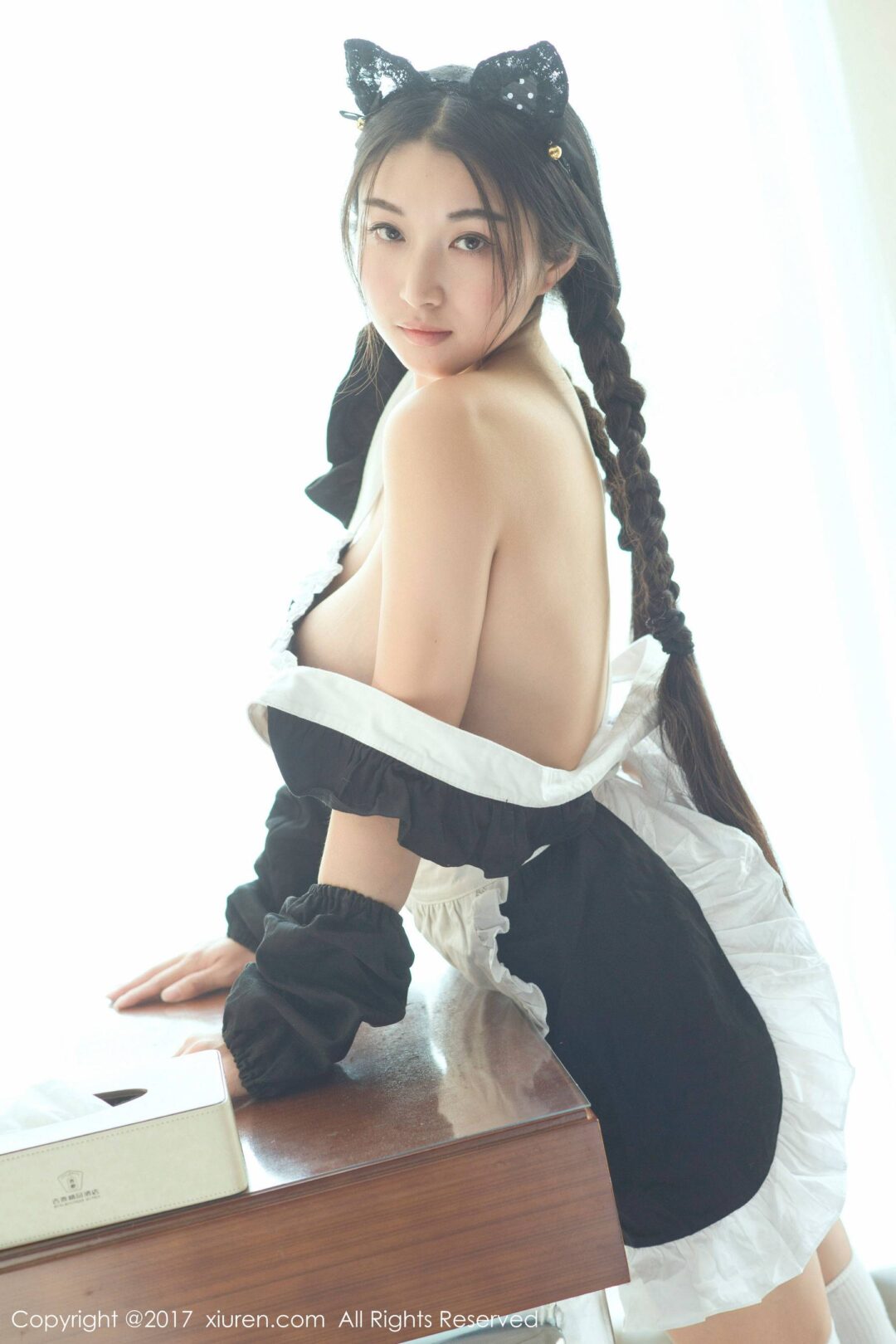 盼盼已鸠《透明旗袍和日系女仆装》 [秀人网XIUREN] No.732-看套图