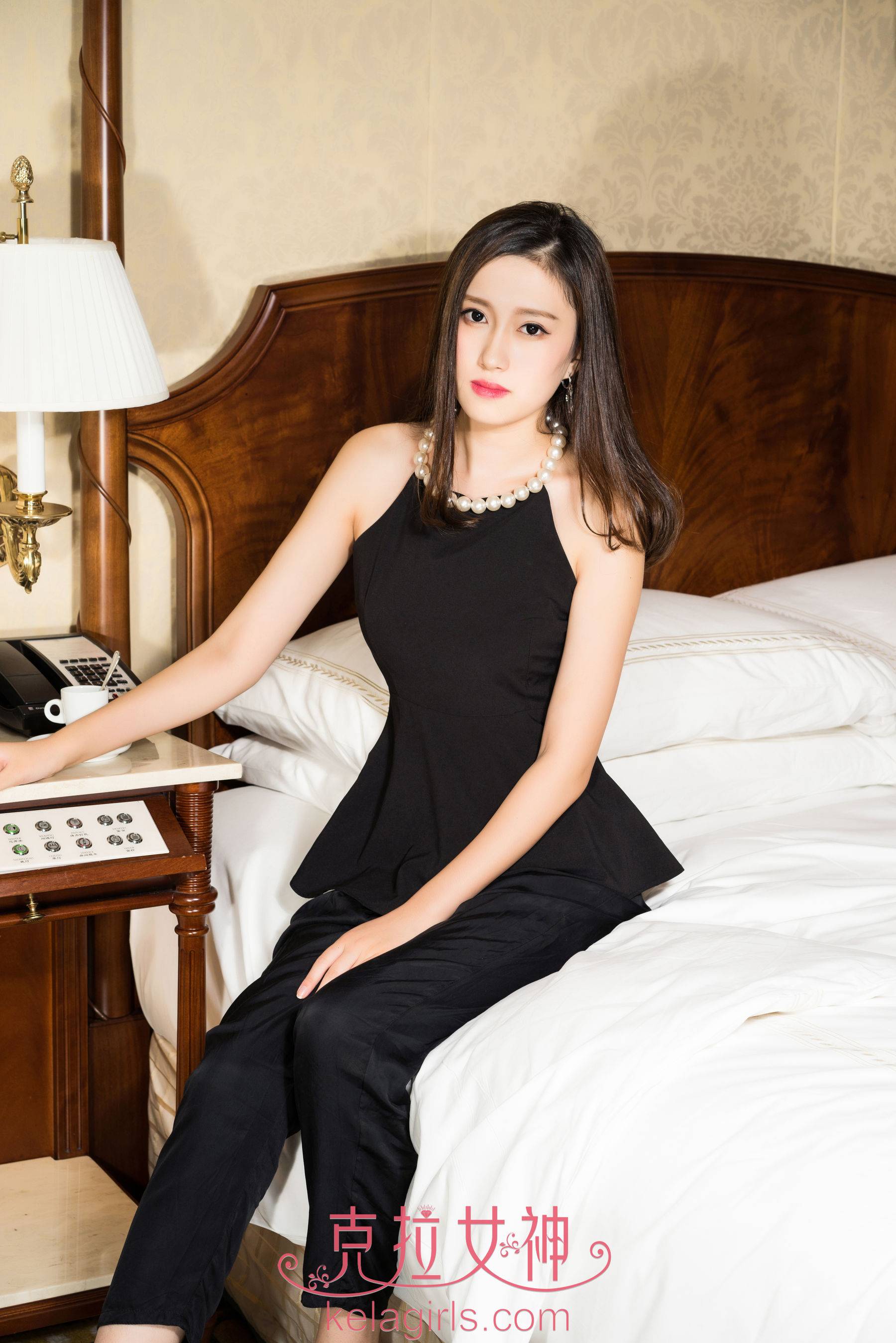 芝月《含羞草》 [克拉女神Kelagirls]Xiuren秀人写真高清美女套图写真下载-看套图看套图