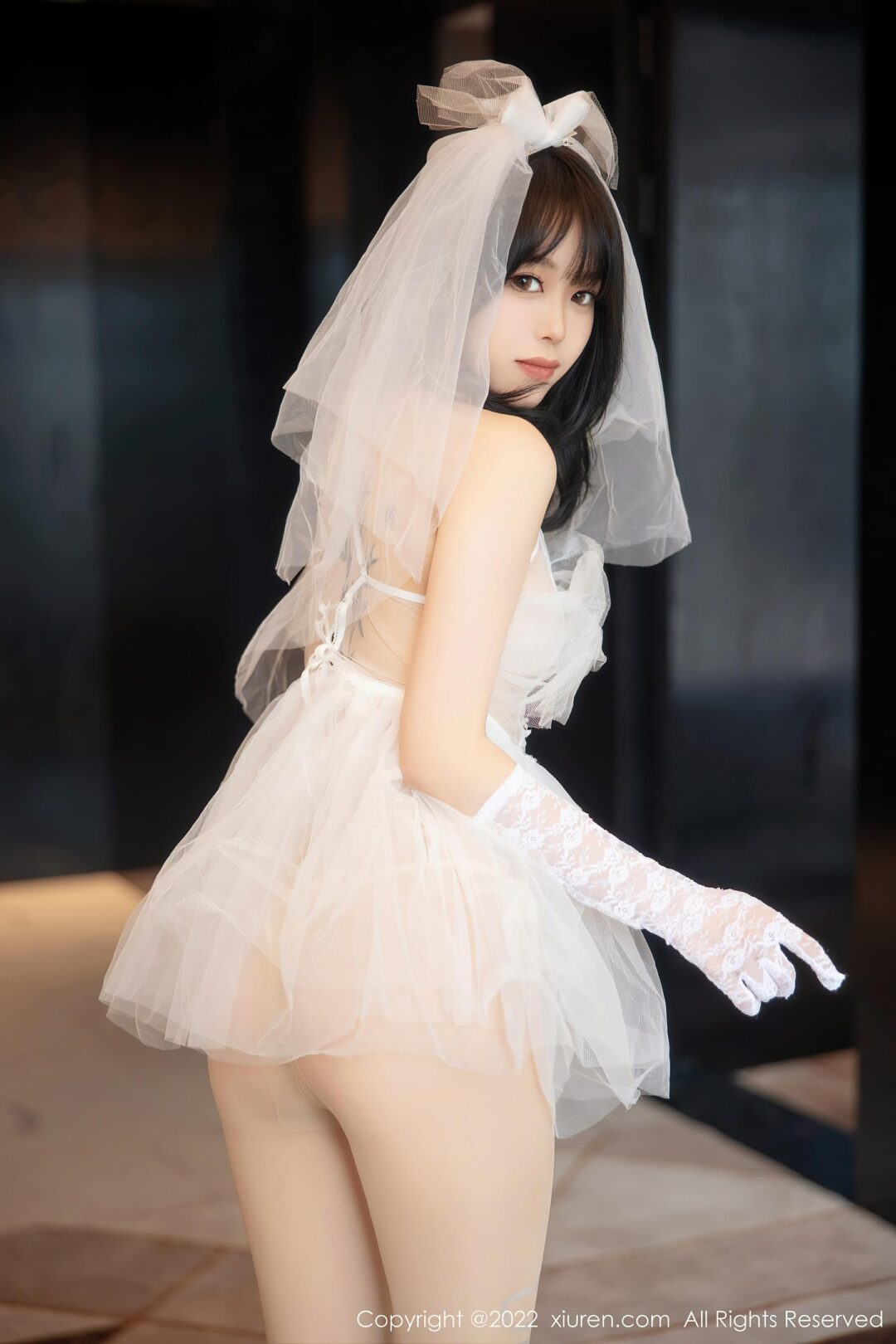 [XiuRen秀人网] No.5212 奶瓶. 婚纱服美腿-看套图
