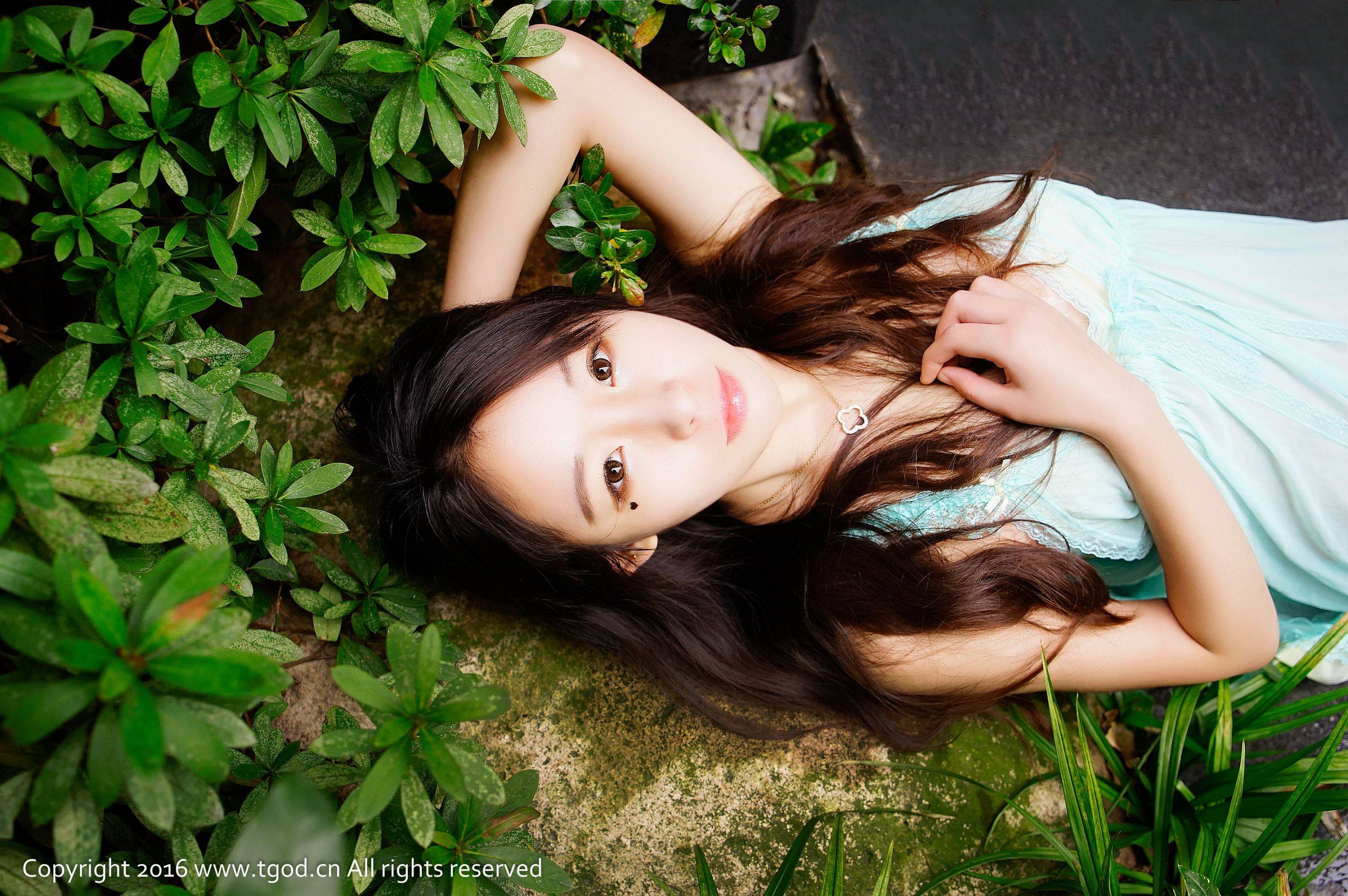 梓萱Crystal《裙摆与肚兜 大尺度温泉秀》 [推女神TGOD]Xiuren秀人写真高清美女套图写真下载-看套图看套图