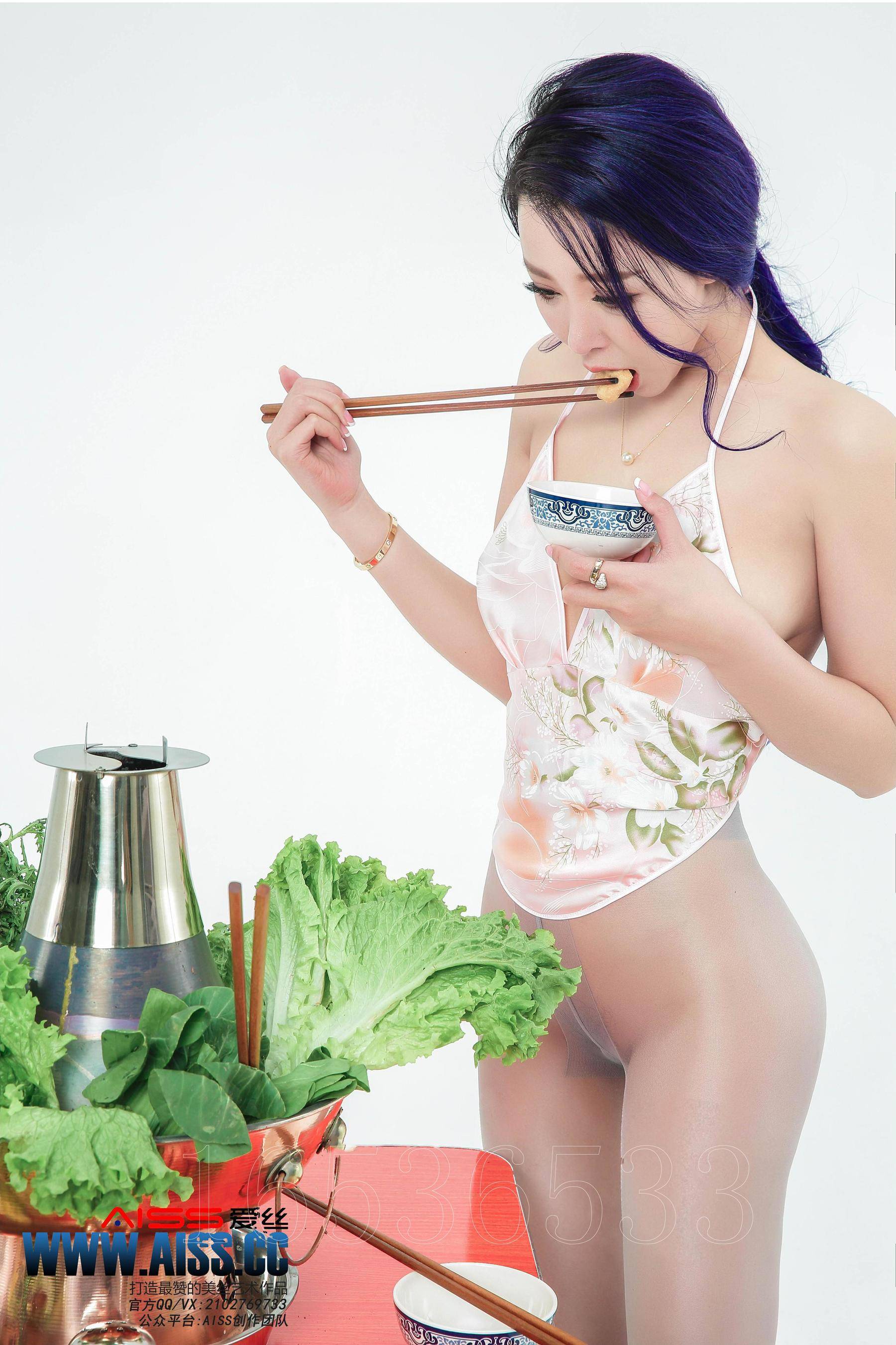 索菲Sofia/欣杨/陈雅漫《2016新春特辑-美丝大餐》 [AISS爱丝]Xiuren秀人写真高清美女套图写真下载-看套图看套图