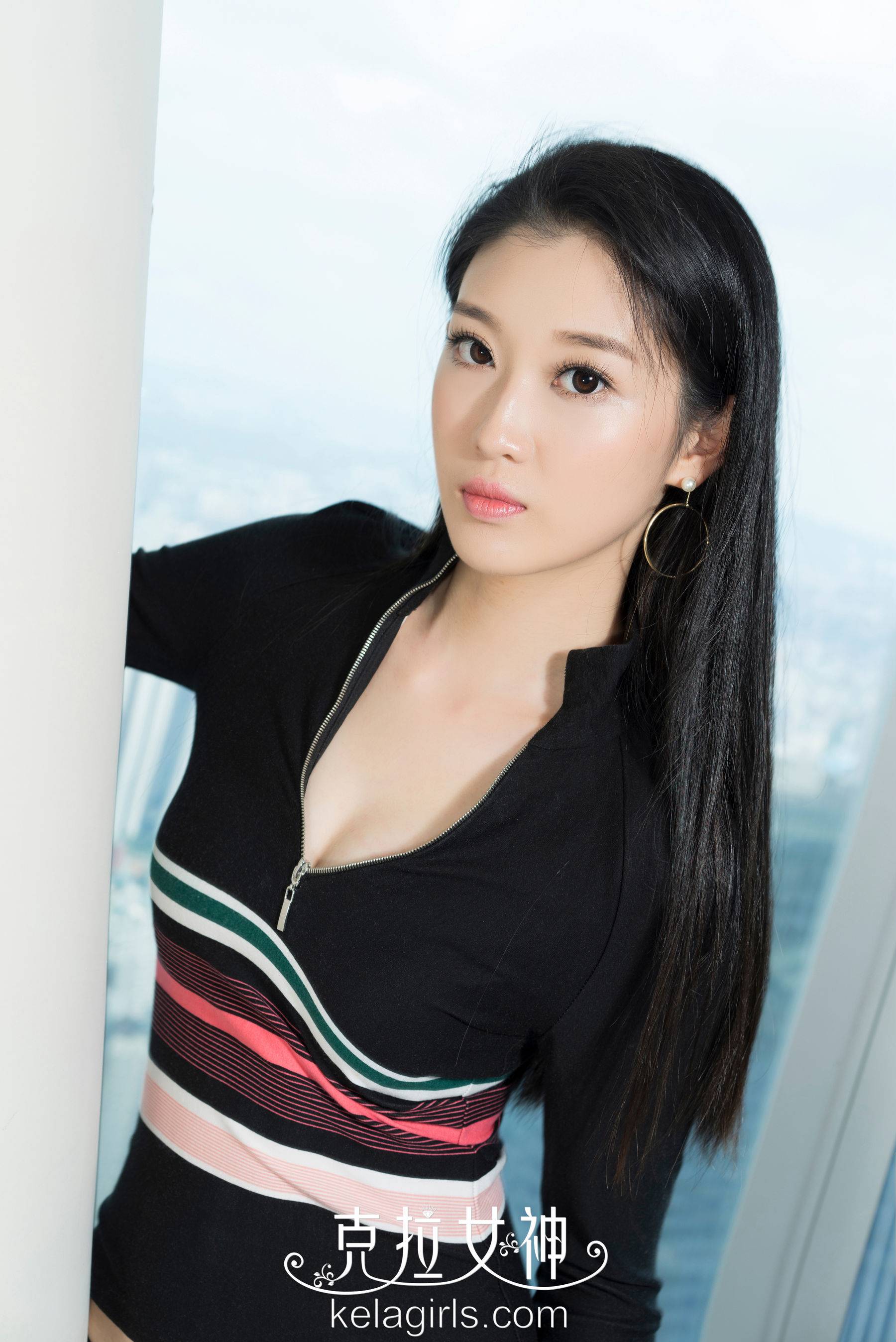 思茹《媚眼含秋波》 [克拉女神]Xiuren秀人写真高清美女套图写真下载-看套图看套图