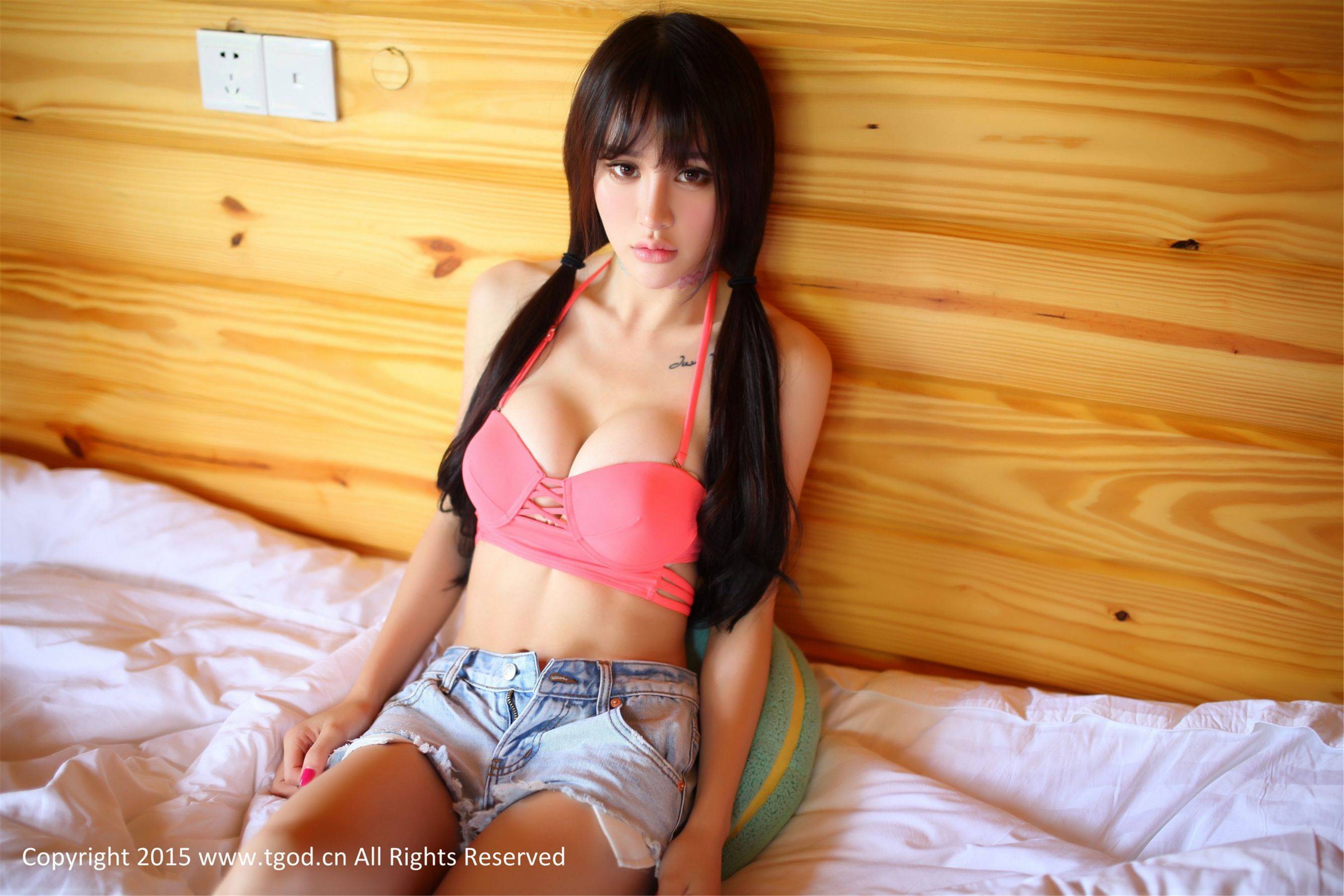 Cheryl青树《云曼旅拍》热裤+比基尼 [TGOD推女神]Xiuren秀人写真高清美女套图写真下载-看套图看套图