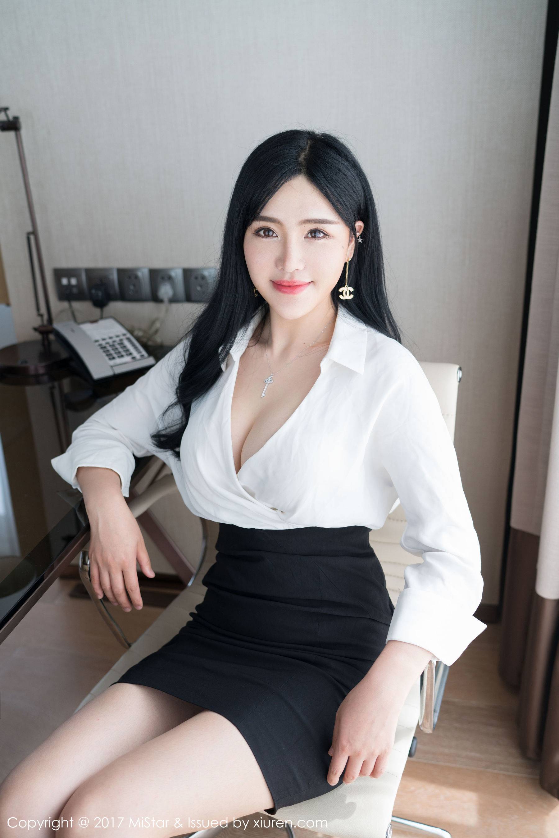 刘钰儿《性感OL秘书系列》 [魅妍社MiStar] VOL.172Xiuren秀人写真高清美女套图写真下载-看套图看套图