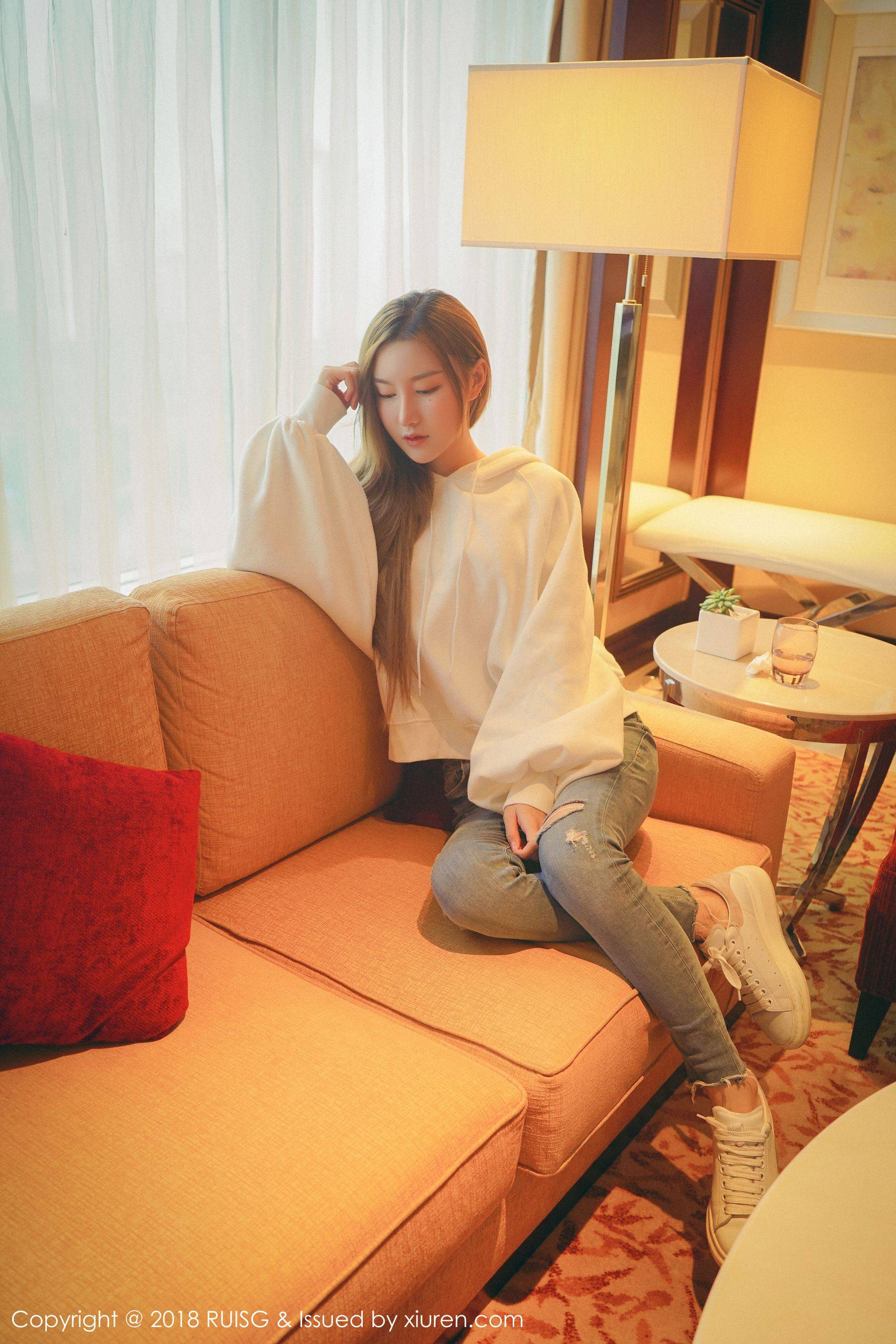 模特M梦baby《柔情私房》 [瑞丝馆RUISG] Vol.045Xiuren秀人写真高清美女套图写真下载-看套图看套图
