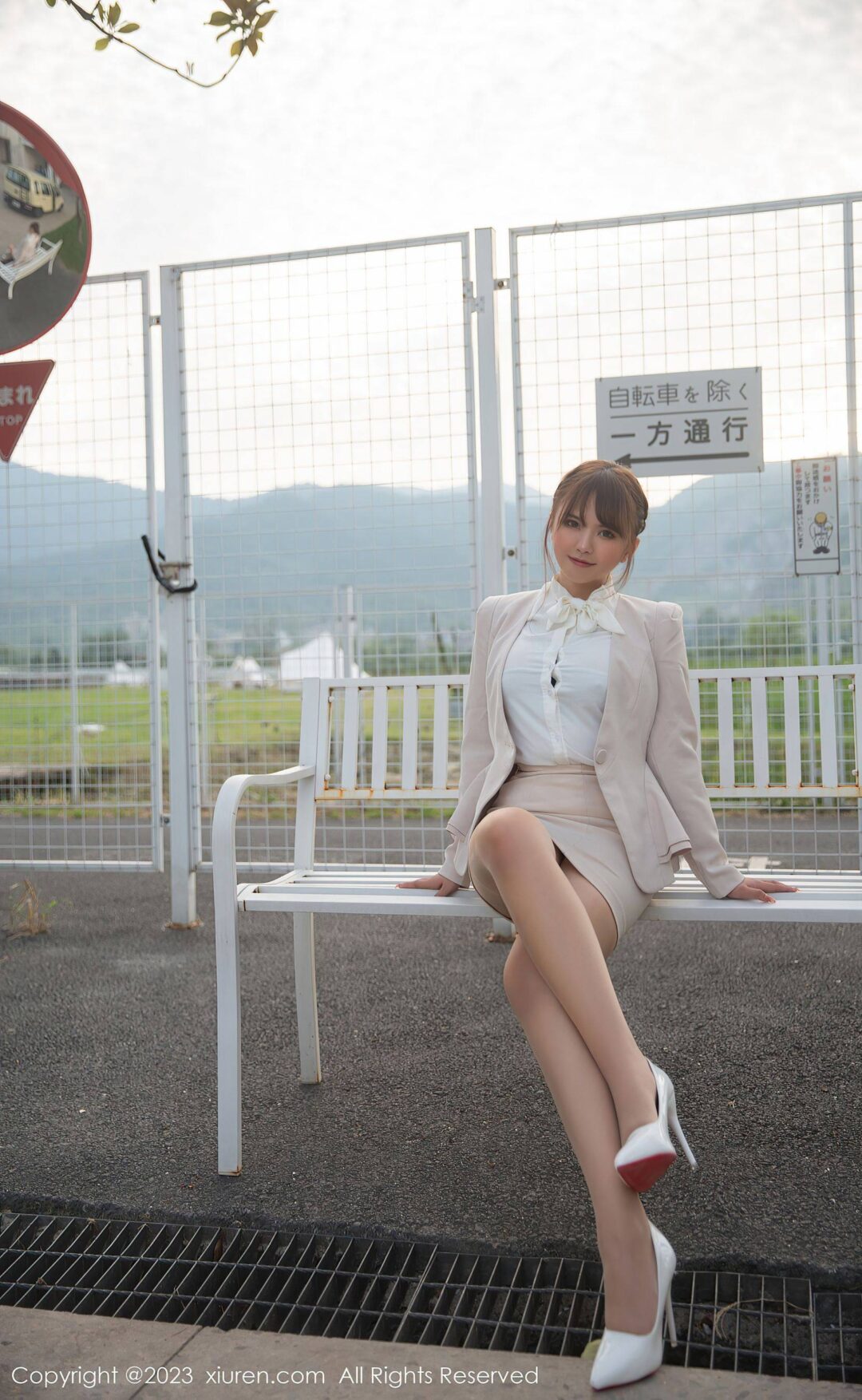 [XiuRen秀人网] No.6383 张思允Nice 短裙美臀Xiuren秀人写真高清美女套图写真下载-看套图看套图